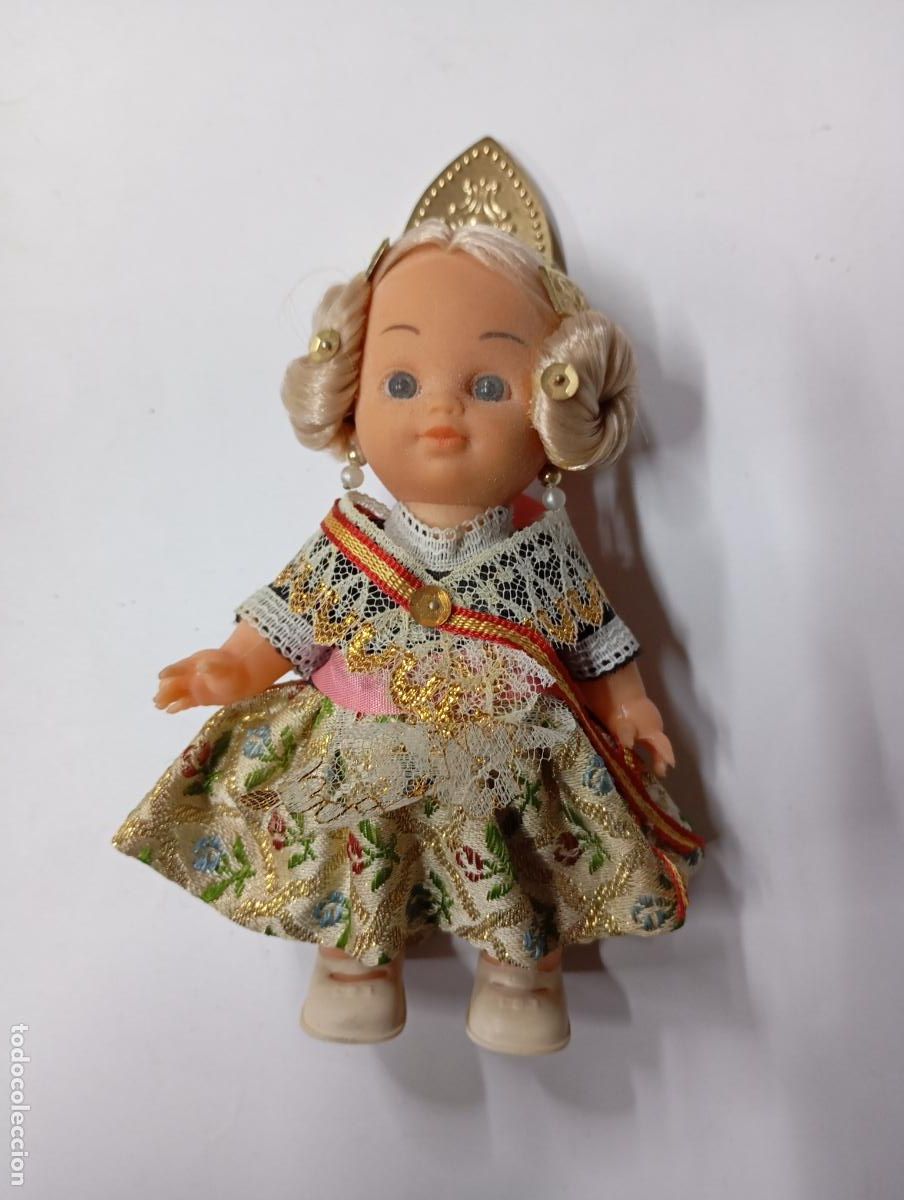 Mu&ntilde;ecas espa&ntilde;olas modernas: PEQUE&Ntilde;A MU&Ntilde;ECA FALLERA. PN14 - Foto 1