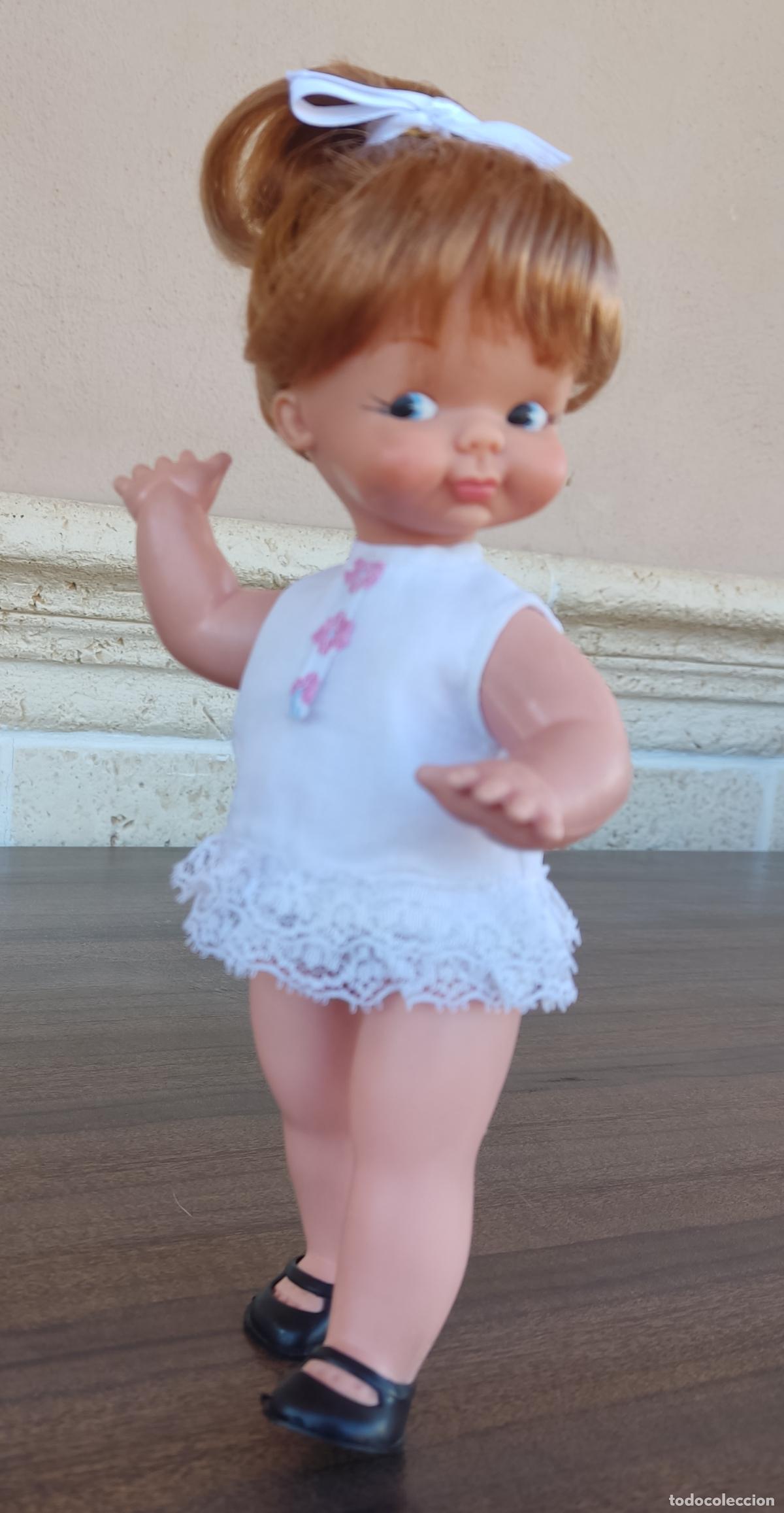 Moderne spanische Puppen: Mina de Famosa de 1968, con traje original.