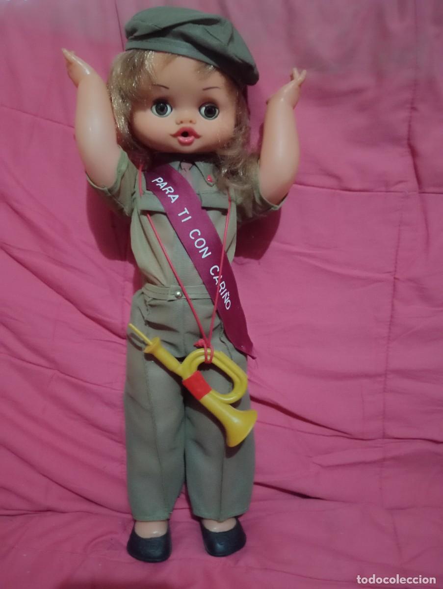 Mu&ntilde;ecas espa&ntilde;olas modernas: Mu&ntilde;eca vestida de militar con corneta - Foto 1