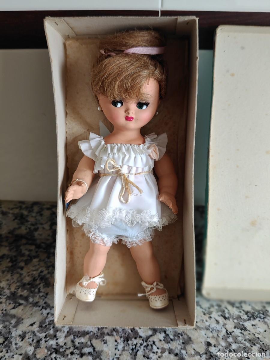 Mu&ntilde;ecas espa&ntilde;olas modernas: Mu&ntilde;eca. Mariol&iacute;n en su caja. - Foto 1