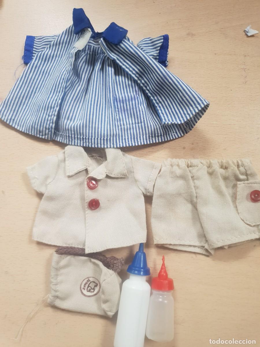 Mu&ntilde;ecas espa&ntilde;olas modernas: Lote ropa y biberones de mocosete - Foto 1