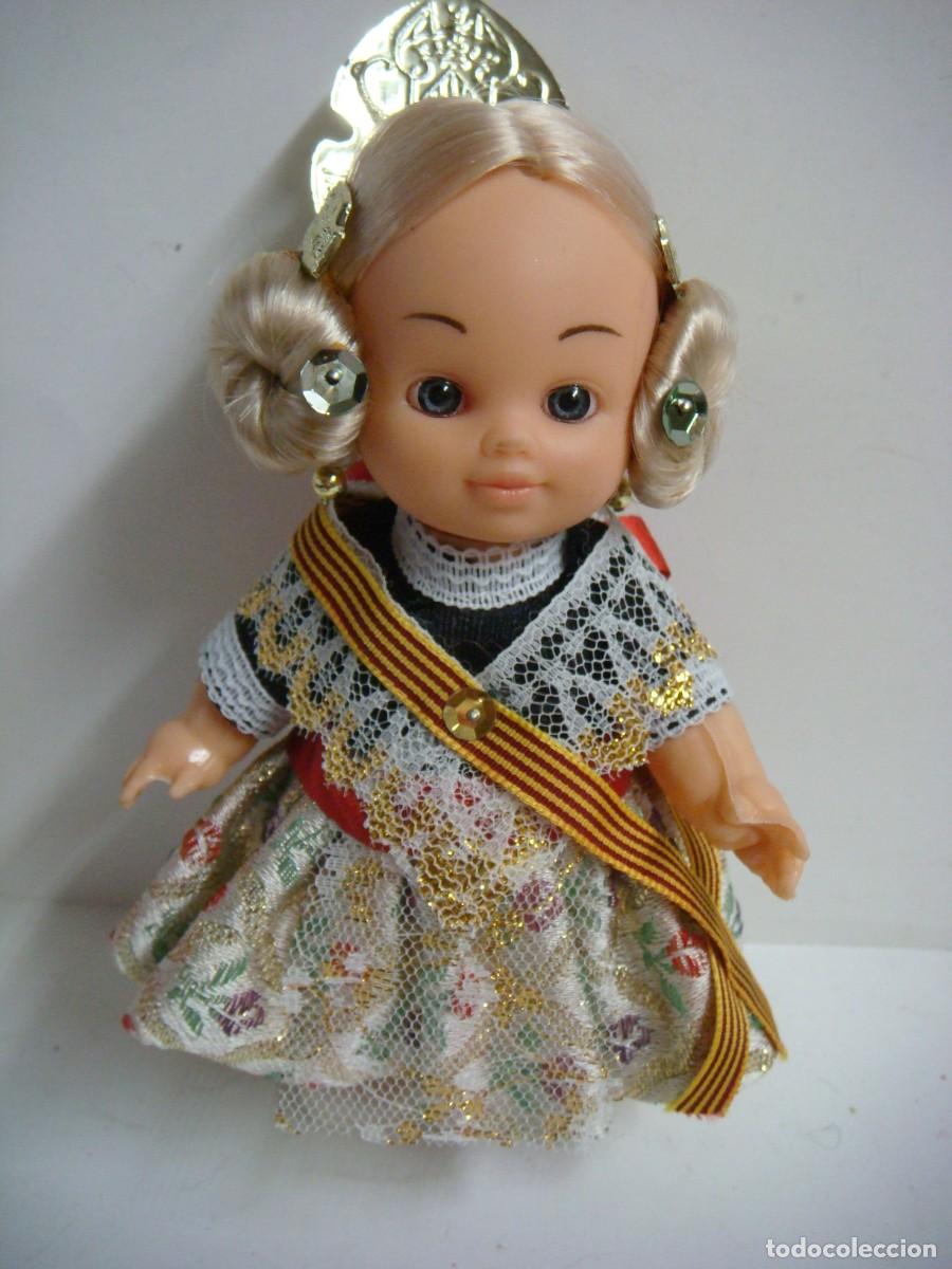 Mu&ntilde;ecas espa&ntilde;olas modernas: MU&Ntilde;ECA CON SU TRAJE DE FALLERA-CAJ-MU&Ntilde;-N&ordm;-2. - Foto 1