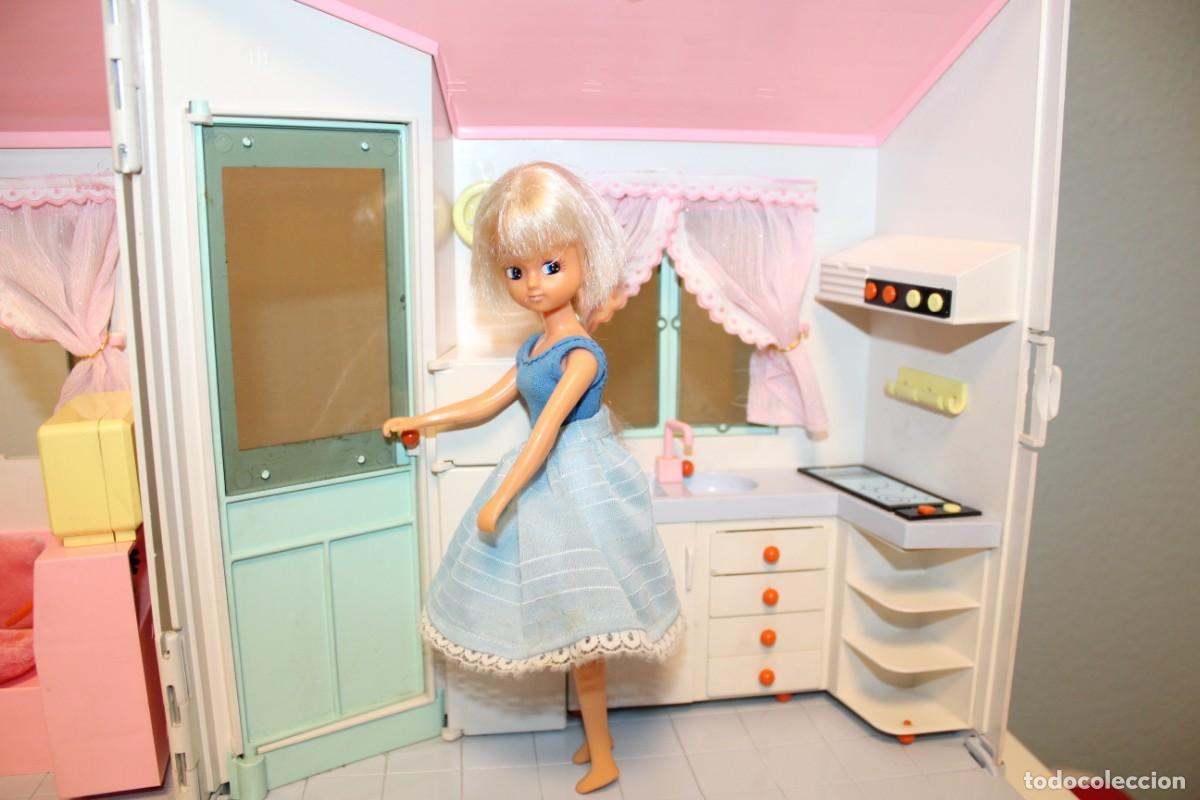 Mu&ntilde;ecas espa&ntilde;olas modernas: VILLA CHABEL DE FEBER CON MU&Ntilde;ECA Y COMPLEMENTOS - A&Ntilde;OS 80 - Foto 2
