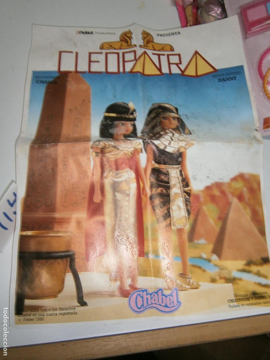 Mu&ntilde;ecas espa&ntilde;olas modernas: ANTIGUO SET CONJUNTO CLEOPATRA CON COMPLEMENTOS DIVERSOS NUEVOS SIN USAR CON POSTER - Foto 3