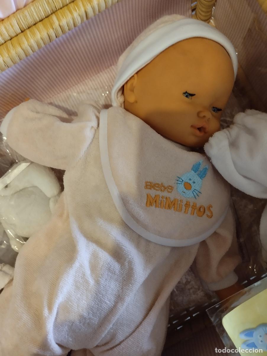Mu&ntilde;ecas espa&ntilde;olas modernas: bebe mimitos con su maleta de mimbre y accesorios - Foto 3