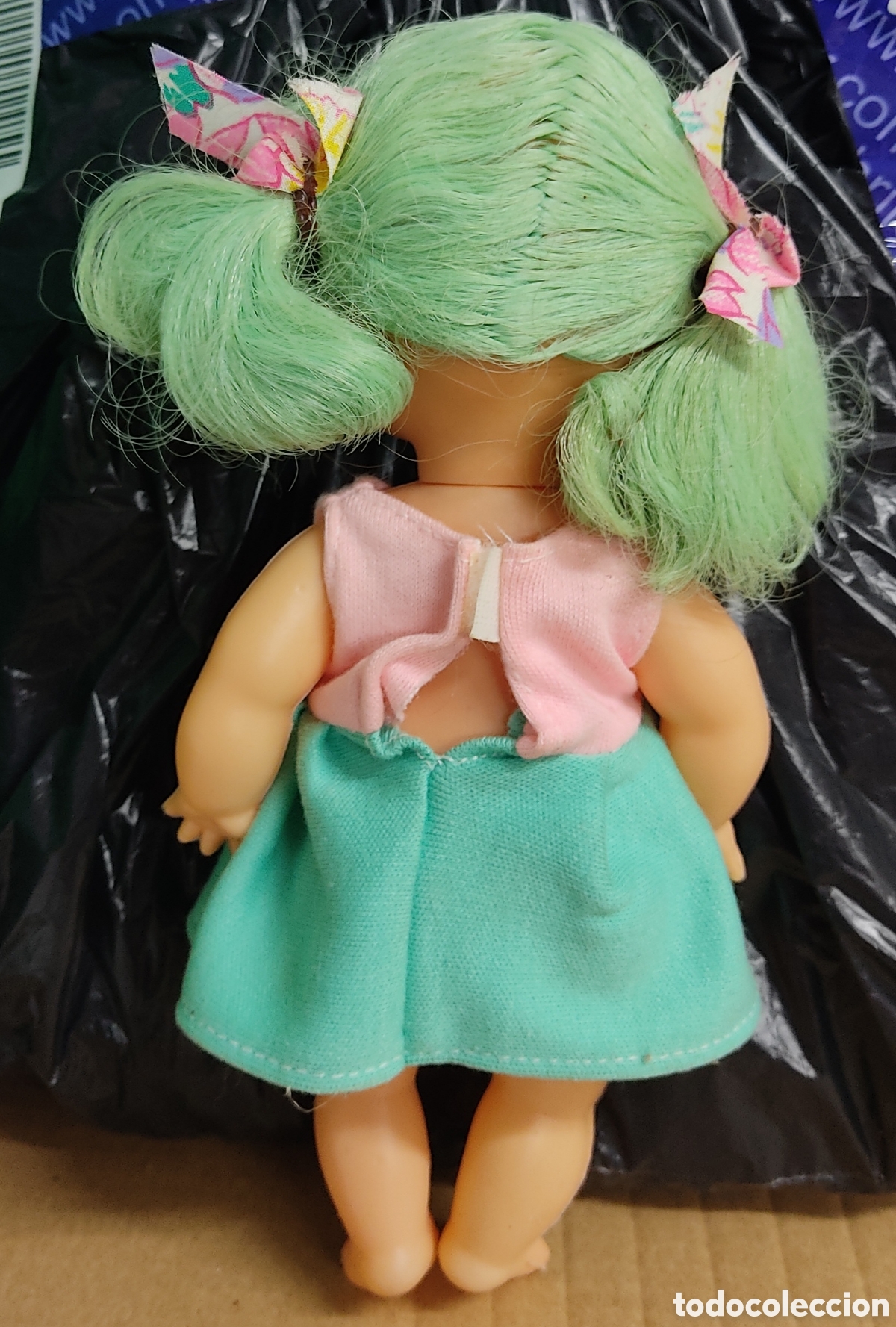 Mu&ntilde;ecas espa&ntilde;olas modernas: Mu&ntilde;eca de plastico pelo color verde - Foto 2