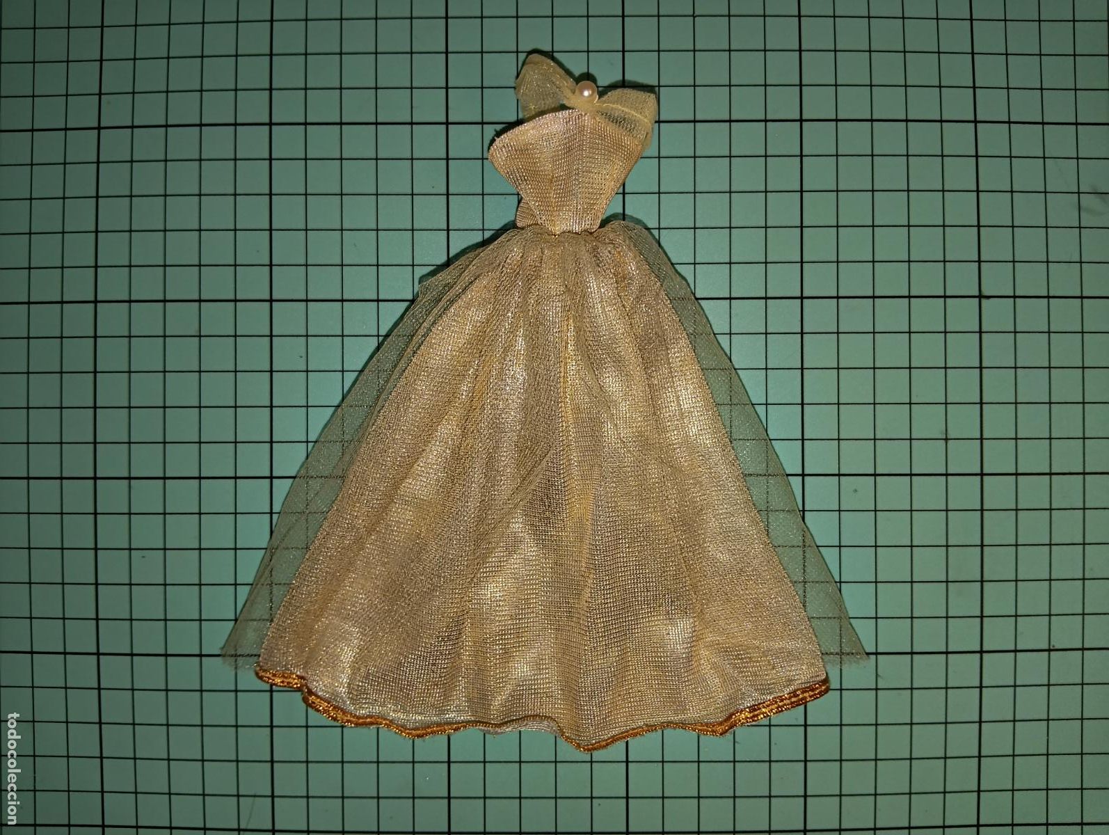 Mu&ntilde;ecas Espa&ntilde;olas Modernas: Vestido de mu&ntilde;eca chabel dorado
