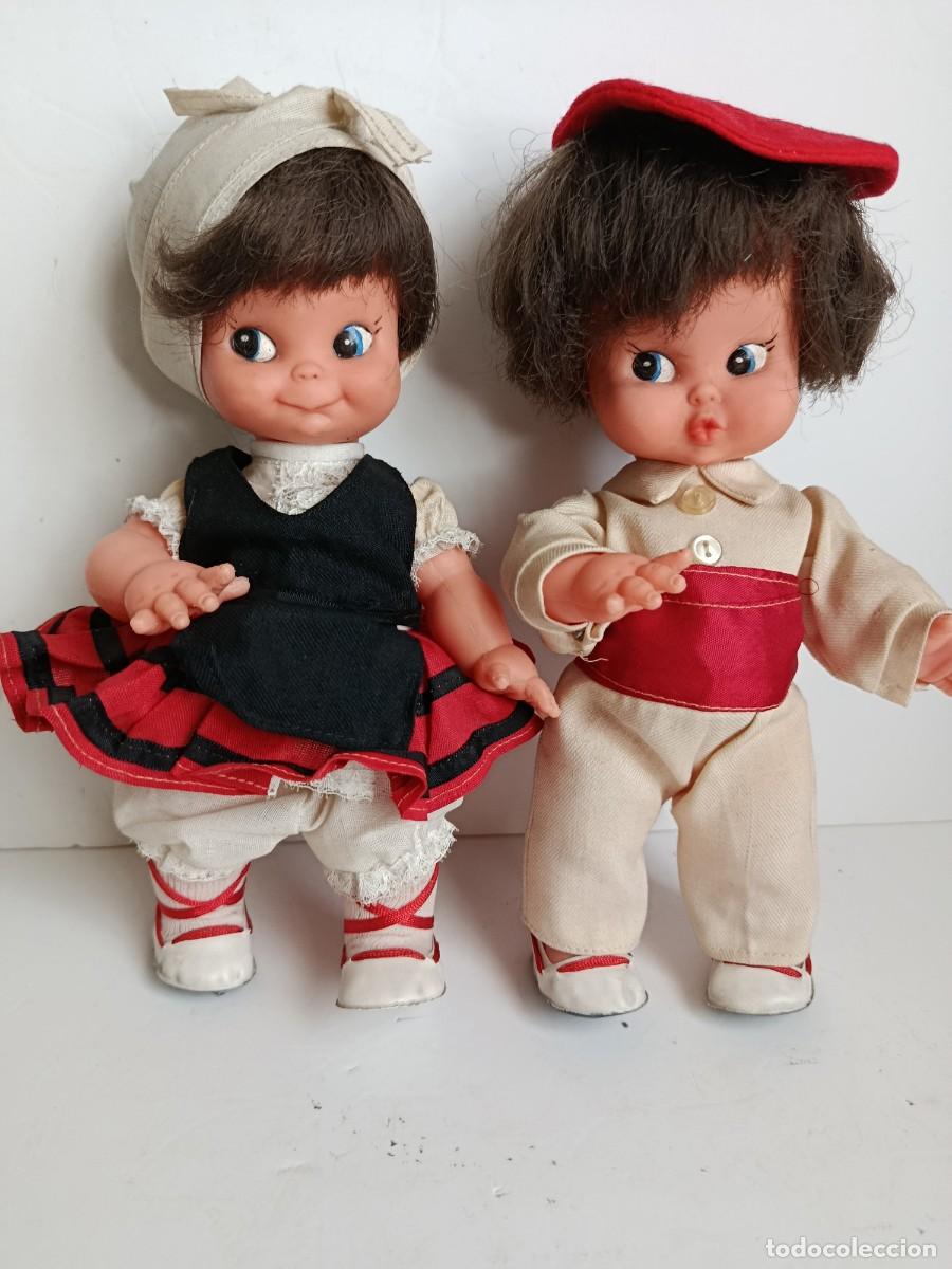 Mu&ntilde;ecas Espa&ntilde;olas Modernas: DOS MU&Ntilde;ECOS VASCOS ANTIGUOS. TRAJE REGIONAL VASCO