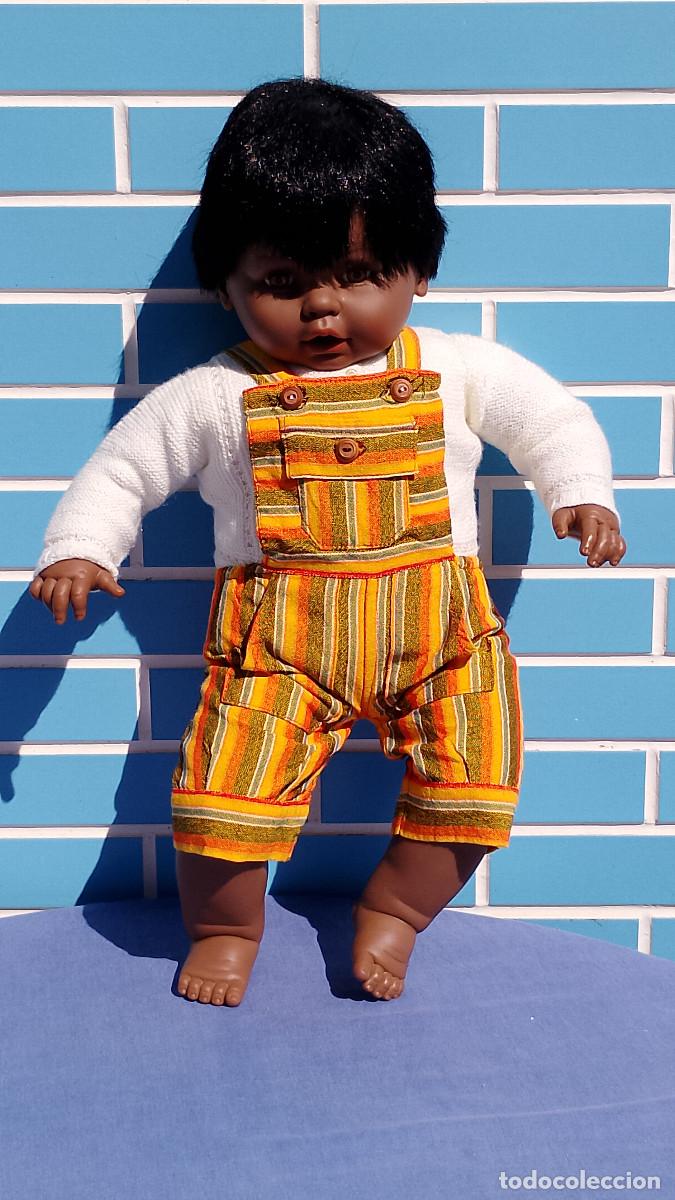 Mu&ntilde;ecas Espa&ntilde;olas Modernas: Mu&ntilde;eco negro Ni&ntilde;o grande Nines Artesanals D'Onil de 62 cm