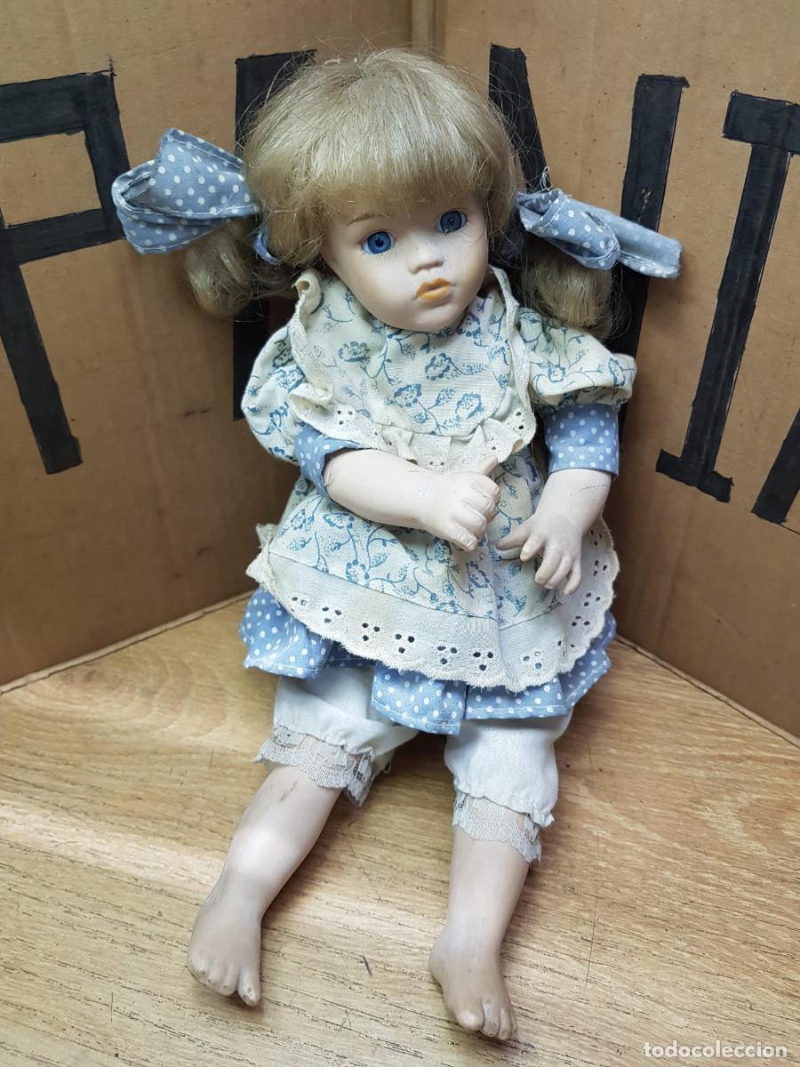 Mu&ntilde;ecas Espa&ntilde;olas Modernas: MU&Ntilde;ECA A CUERDA-OJOS DE CRISTAL