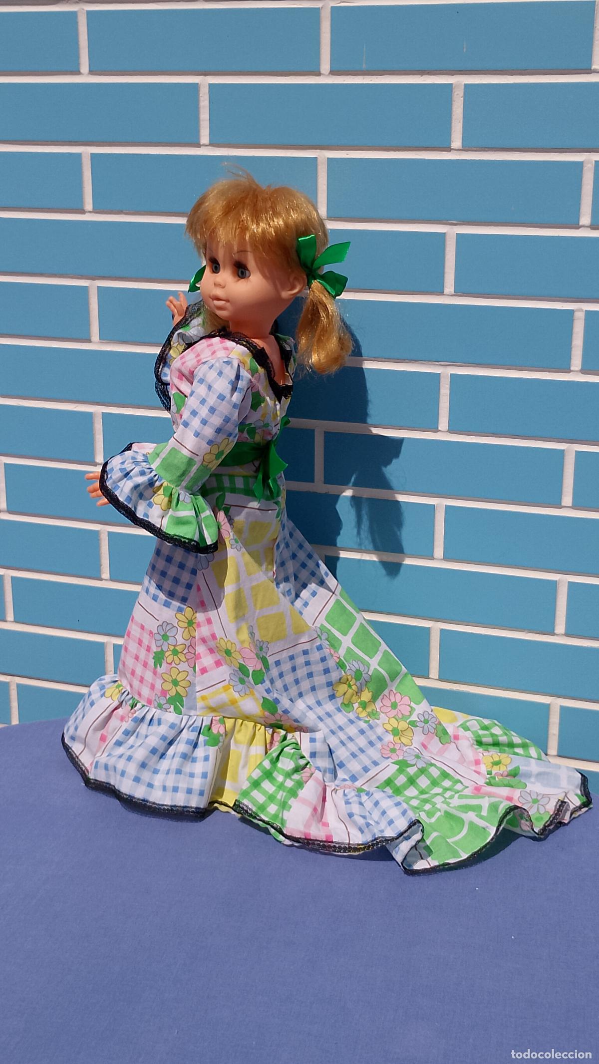 Mu&ntilde;ecas Espa&ntilde;olas Modernas: Antigua mu&ntilde;eca espa&ntilde;ola grande con bata de cola