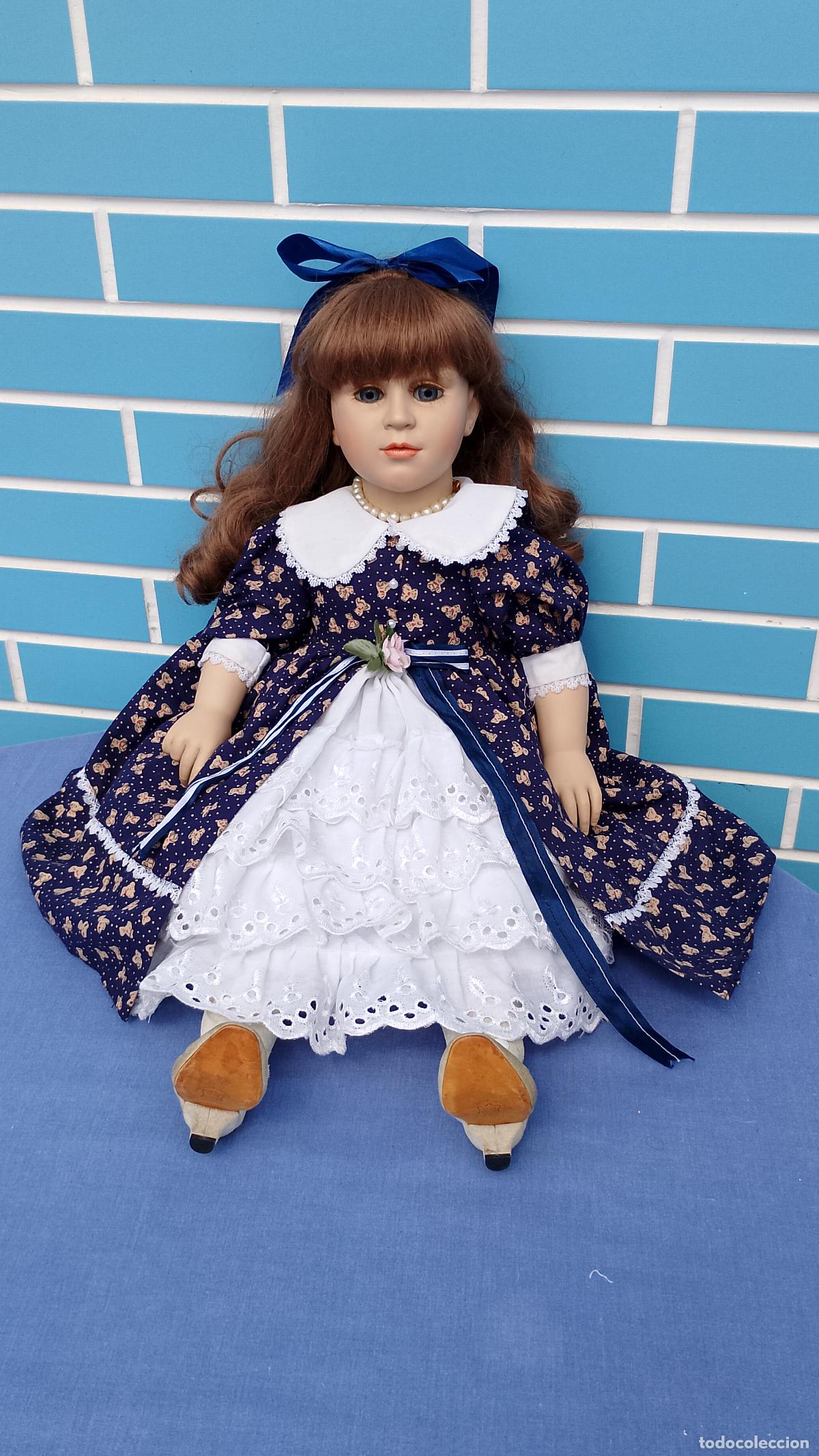 Mu&ntilde;ecas Espa&ntilde;olas Modernas: Antigua mu&ntilde;eca realista de vinilo de colecci&oacute;n, con n&uacute;mero de serie