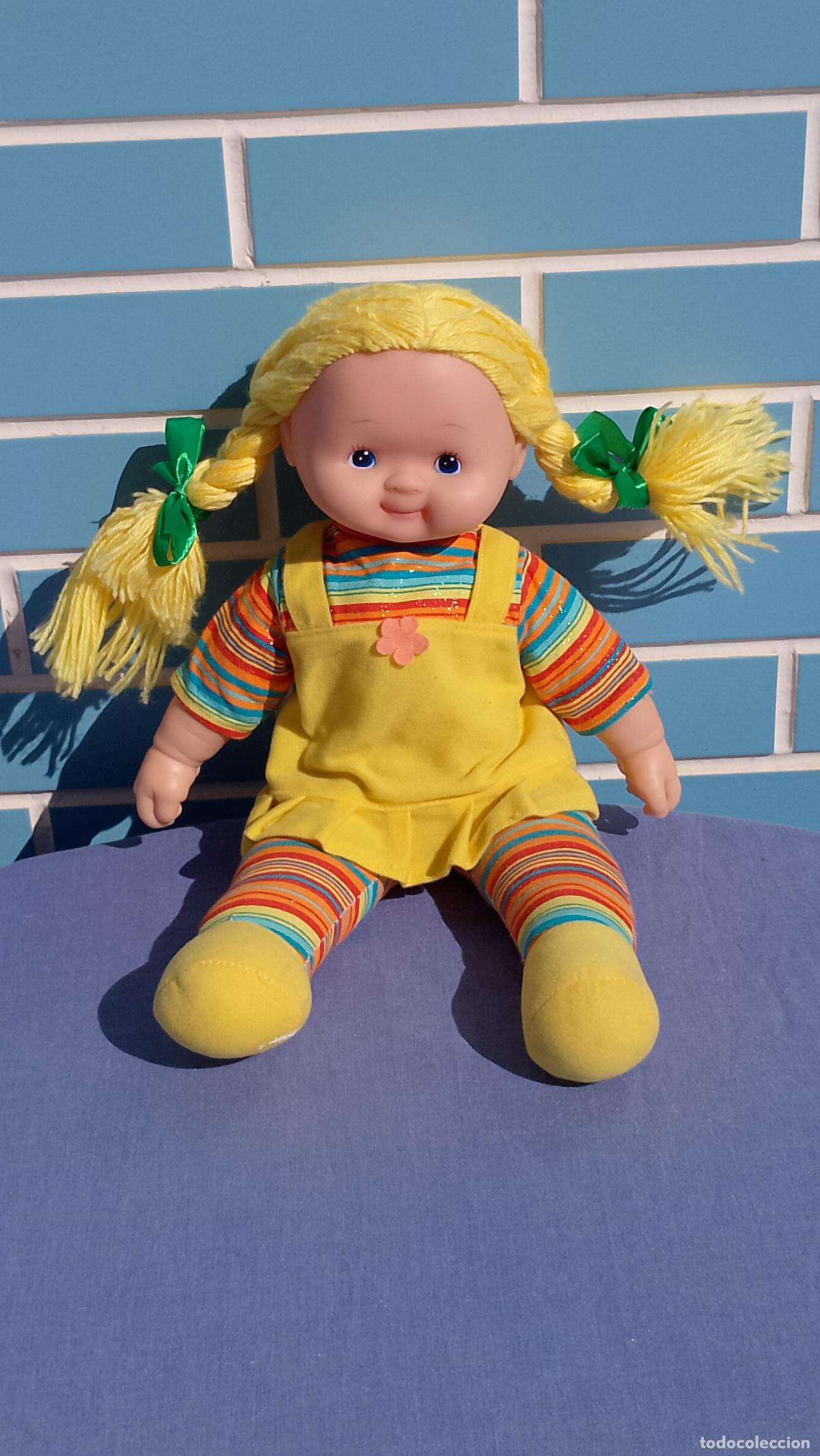 Mu&ntilde;ecas Espa&ntilde;olas Modernas: Antigua mu&ntilde;eca de trapo con pelo de lana amarillo