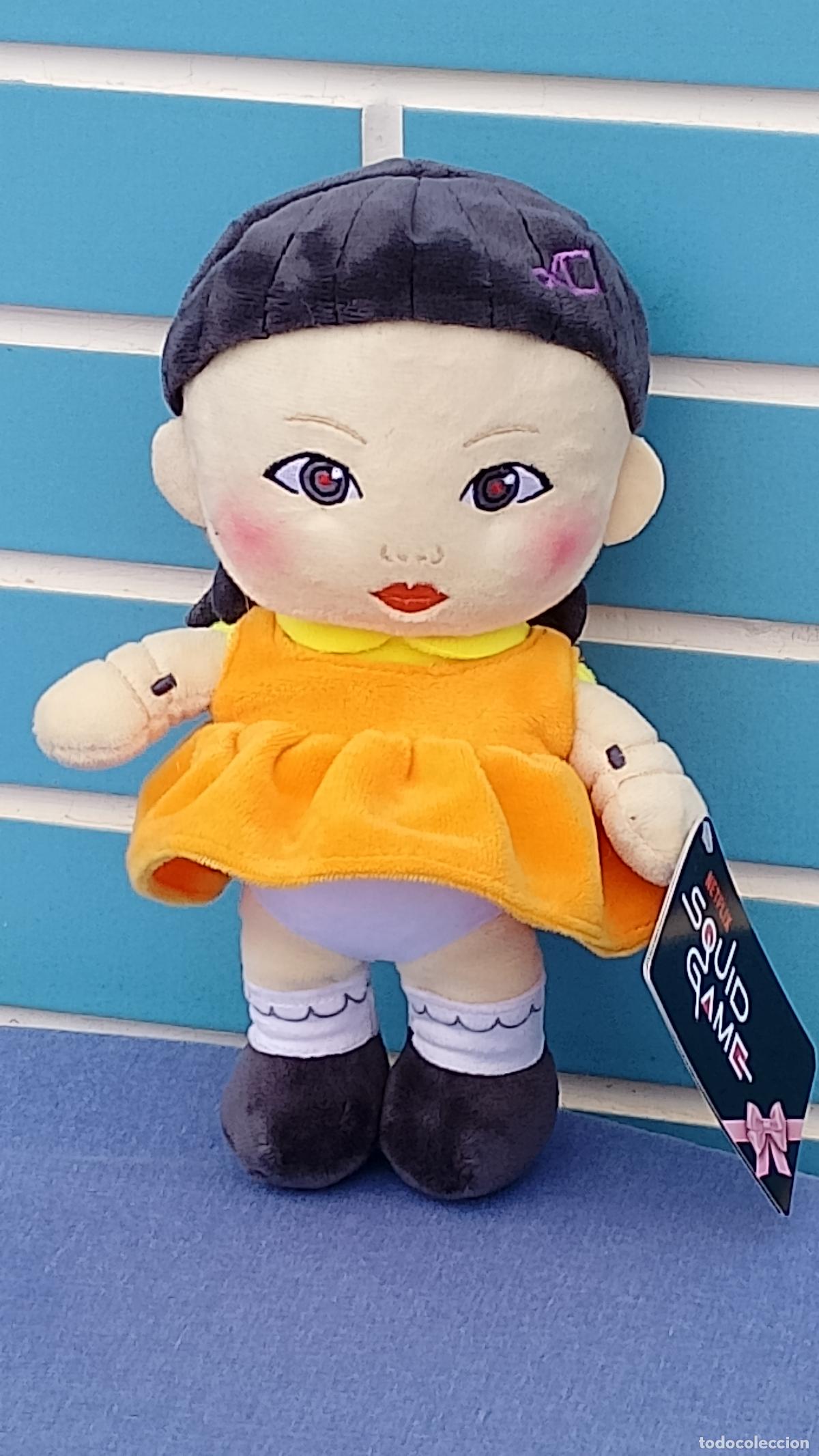 Mu&ntilde;ecas Espa&ntilde;olas Modernas: Mu&ntilde;eca de peluche ni&ntilde;a Young-hee original de la serie El Juego del Calamar Squid Game de Netflix