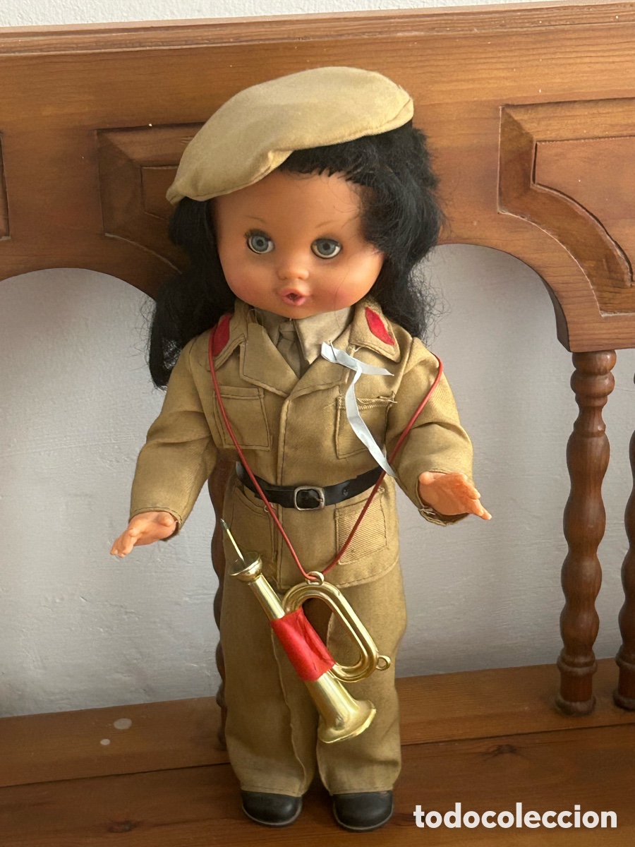 Mu&ntilde;ecas Espa&ntilde;olas Modernas: Mu&ntilde;eca de la mili con trompeta