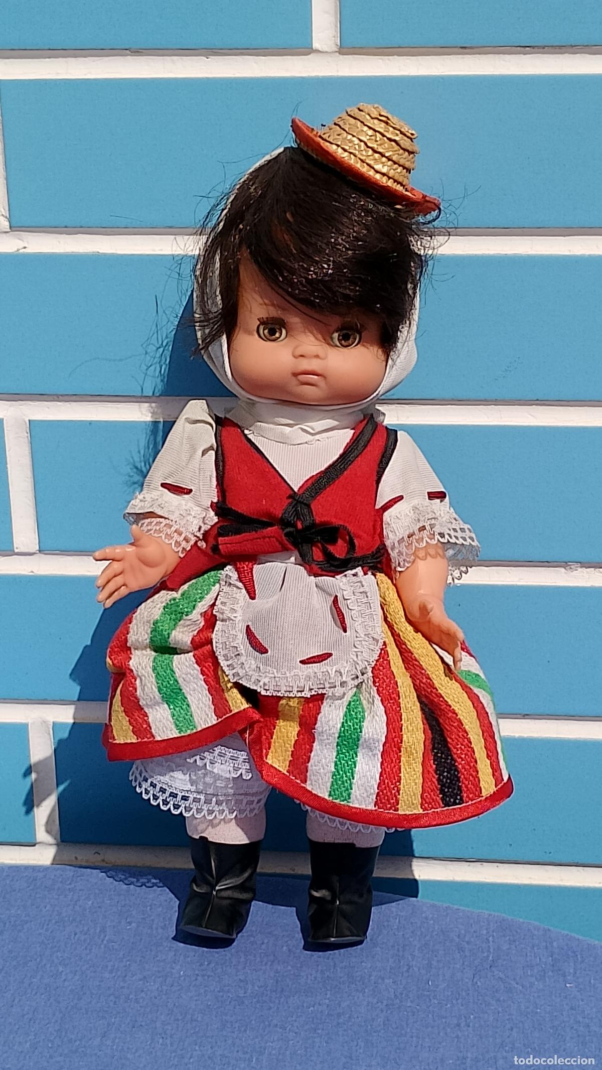 Mu&ntilde;ecas Espa&ntilde;olas Modernas: Antigua mu&ntilde;eca Paola de Eda con traje regional de Maga de Tenerife, Canarias