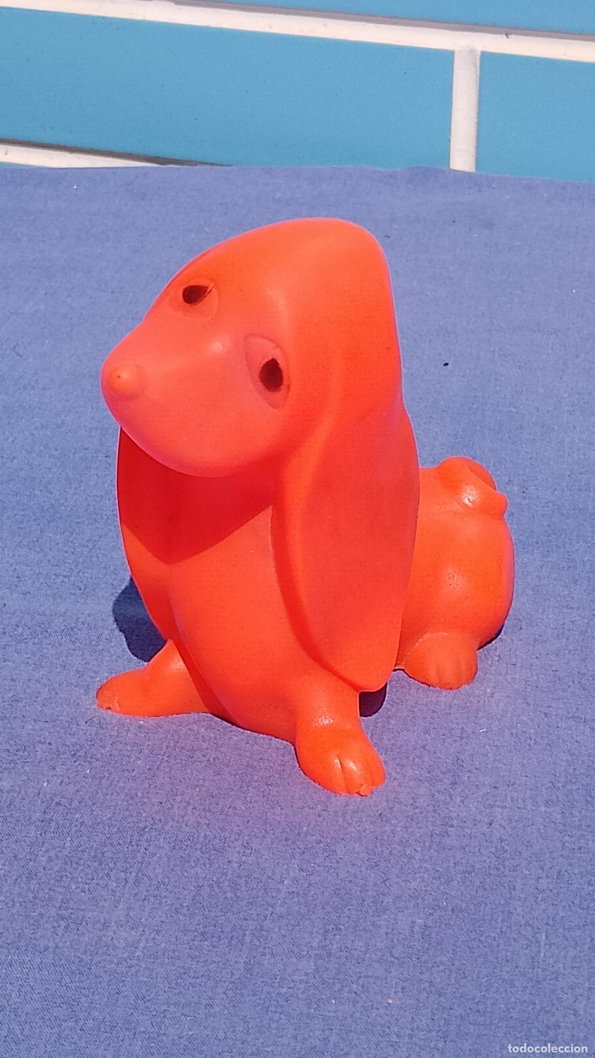 Mu&ntilde;ecas Espa&ntilde;olas Modernas: Antiguo mu&ntilde;eco de goma Perro salchicha rojo