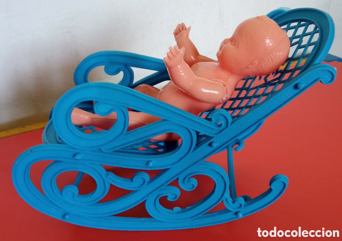 Mu&ntilde;ecas Espa&ntilde;olas Modernas: MECEDORA AZUL CON MU&Ntilde;ECO.GONZALBO 60'S.NUEVA.