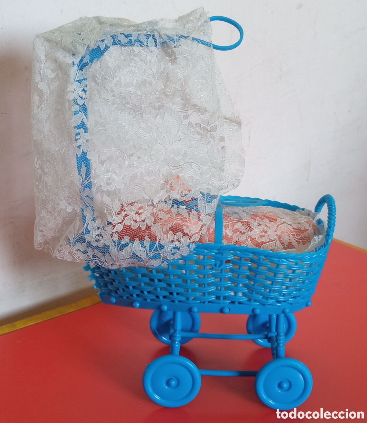 Mu&ntilde;ecas Espa&ntilde;olas Modernas: CUNA MOIS&Eacute;S DOSEL RUEDAS CON MU&Ntilde;ECO.GONZALBO 60'S.NUEVA.