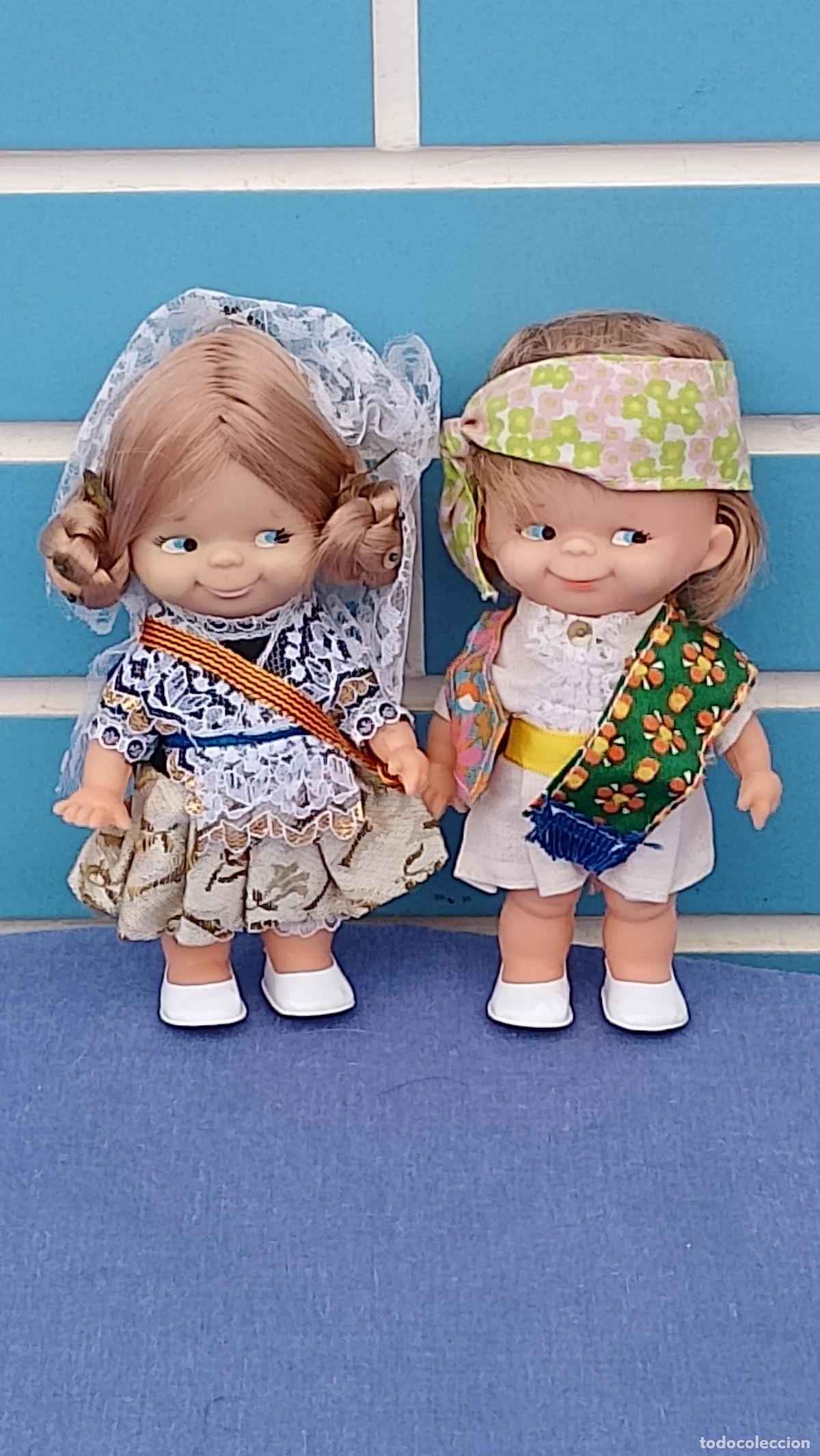 Mu&ntilde;ecas Espa&ntilde;olas Modernas: Antiguos mu&ntilde;ecos regionales ni&ntilde;o y ni&ntilde;a falleros, recuerdo de Valencia