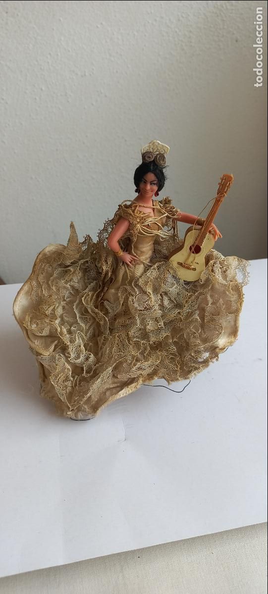 Mu&ntilde;ecas Espa&ntilde;olas Modernas: Antigua mu&ntilde;eca de Mar&iacute;n, Chiclana. Bailaora flamenca con guitarra.