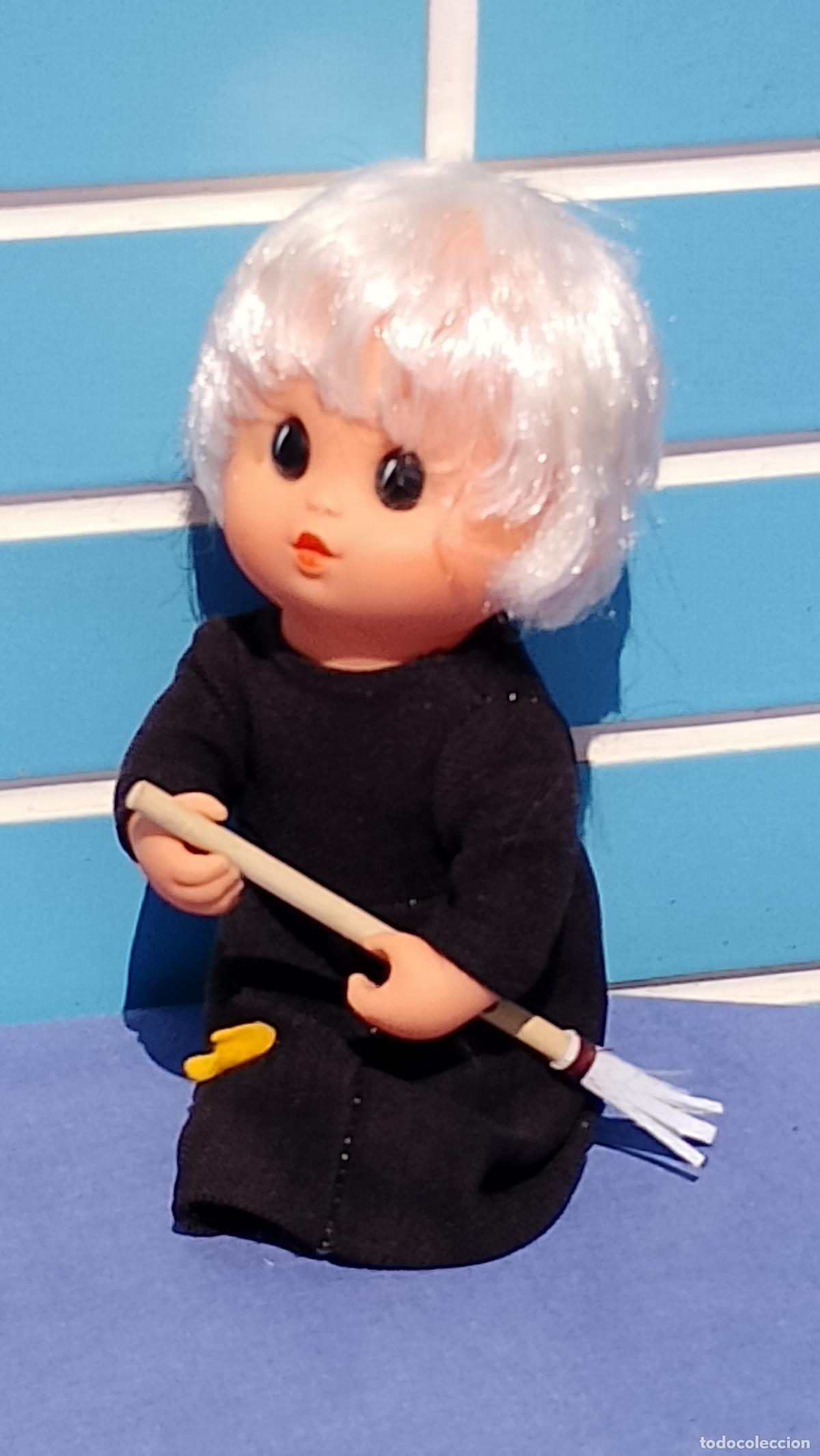 Mu&ntilde;ecas Espa&ntilde;olas Modernas: Antigua mu&ntilde;eca de goma Bruja Brujita de Farmi