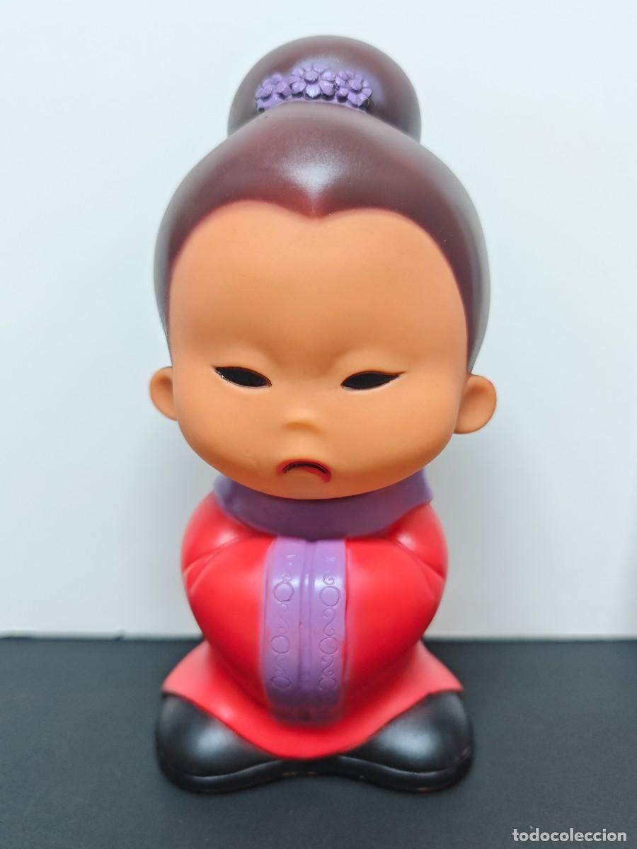 Mu&ntilde;ecas Espa&ntilde;olas Modernas: MULECA CON PITO JUGASA - SERIE PERSONAJES - JAPONESA - A&ntilde;os 60/70.