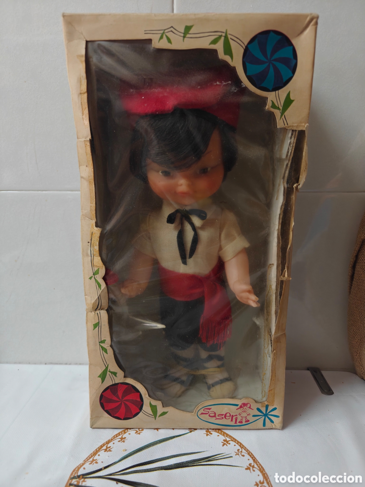 Mu&ntilde;ecas Espa&ntilde;olas Modernas: Antiguo mu&ntilde;eco PATITA con traje regional Mu&ntilde;ecas SASERI Castalla En su caja original A&ntilde;os 70 famosa