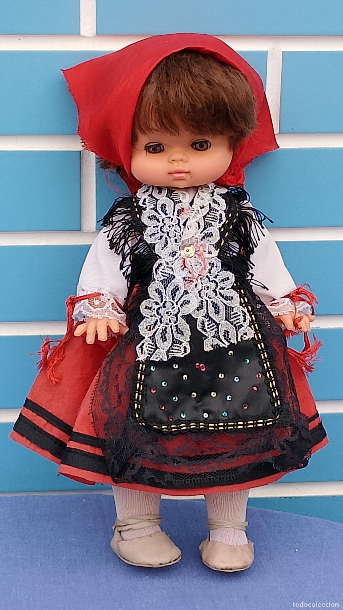 Mu&ntilde;ecas Espa&ntilde;olas Modernas: Antigua mu&ntilde;eca regional Gallega o Monta&ntilde;esa