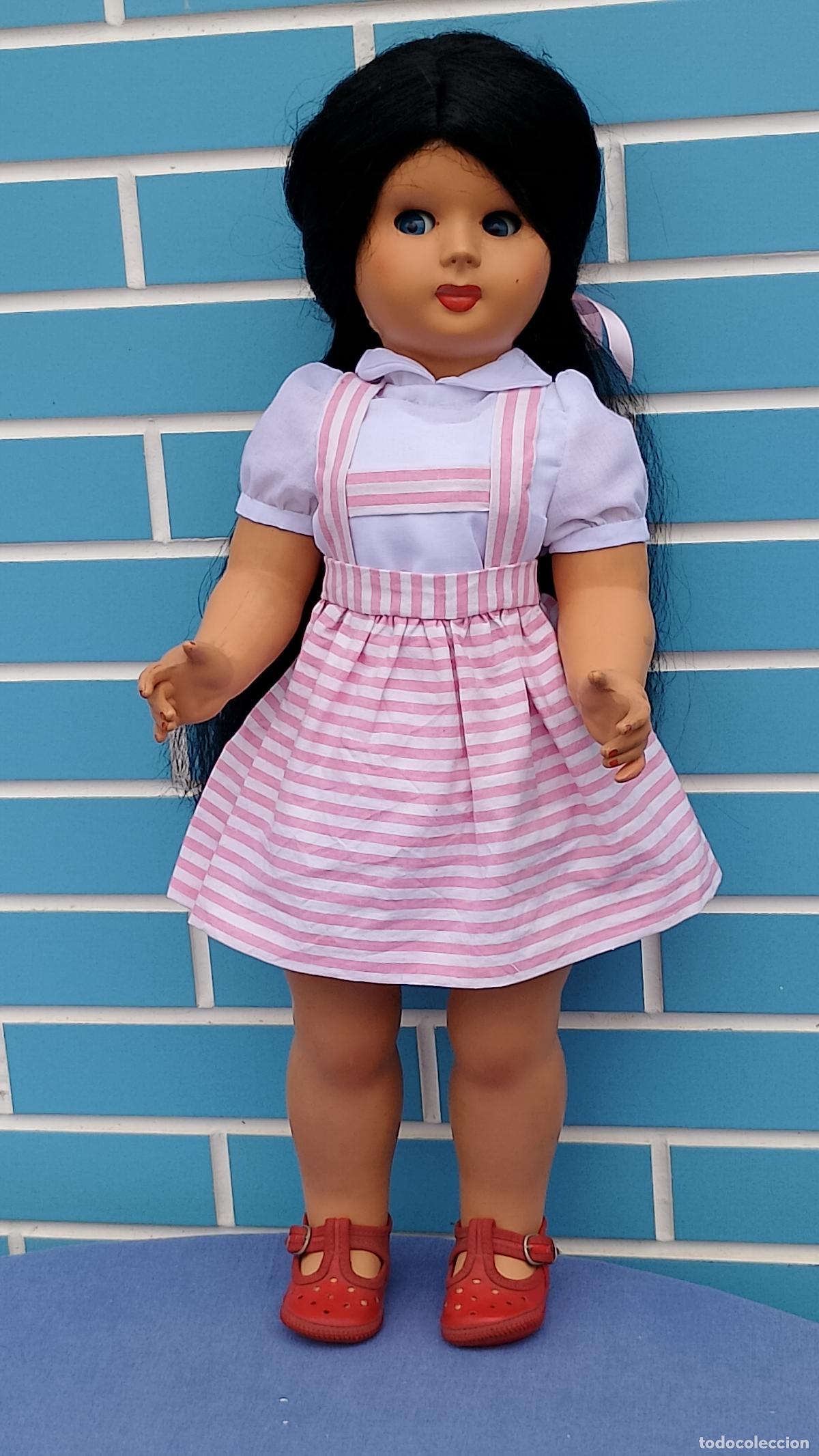 Mu&ntilde;ecas Espa&ntilde;olas Modernas: Antigua mu&ntilde;eca francesa grande de vinyl de los a&ntilde;os 50 de 63 cm