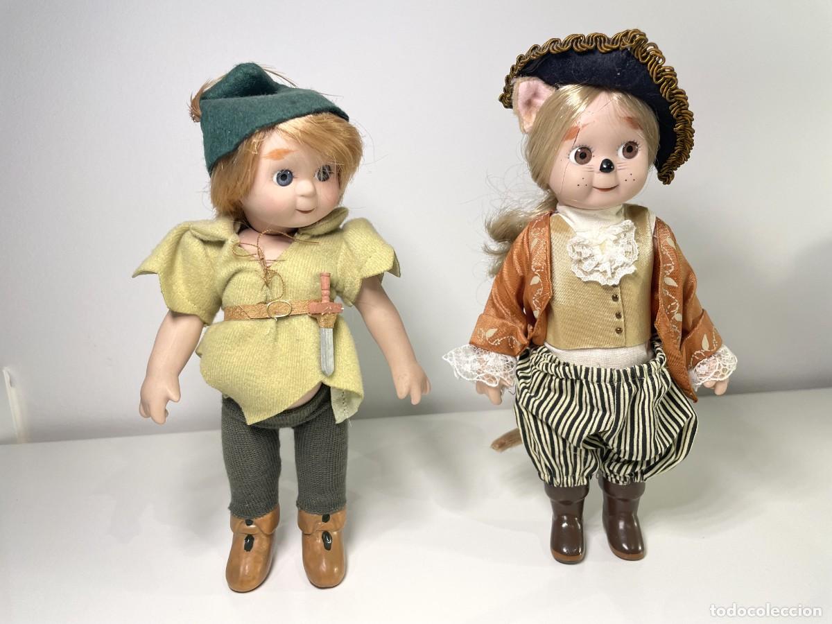 Mu&ntilde;ecas Espa&ntilde;olas Modernas: Lote de 2 Mu&ntilde;ecos de Porcelana: Peter Pan y El Gato con Botas