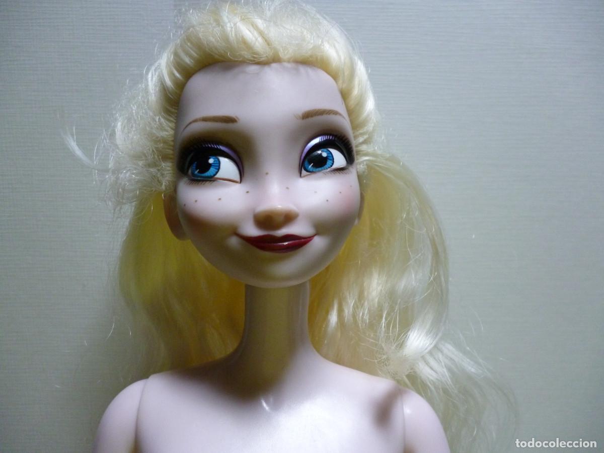 Mu&ntilde;ecas Espa&ntilde;olas Modernas: MU&Ntilde;ECA ELSA CANTARINA DE FROZEN, 40 CM - EURODISNEY- a reparar-Falta medio brazo- No funciona-Jugada