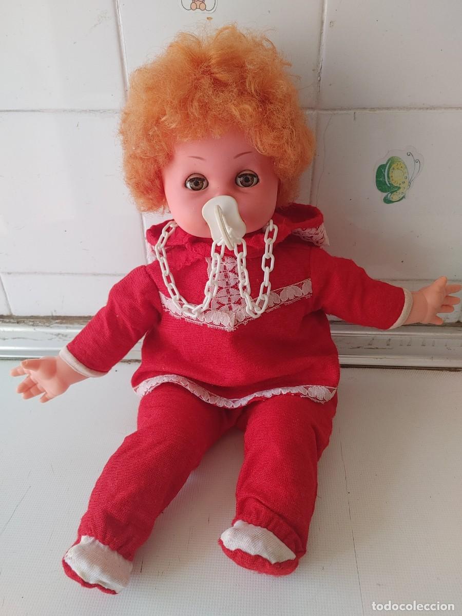 Mu&ntilde;ecas Espa&ntilde;olas Modernas: mu&ntilde;eca antigua,le aprietas el pecho y suena un pito,no lleva marca en el cuello pero es de majber