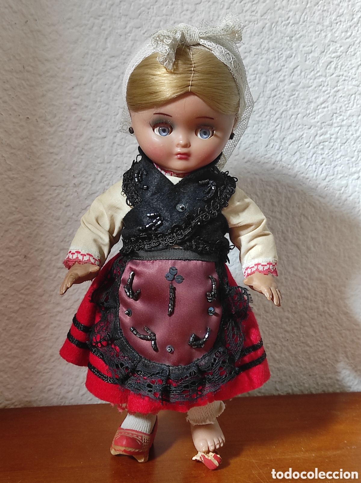 Mu&ntilde;ecas Espa&ntilde;olas Modernas: Mu&ntilde;eca vintage Linda Pirula regional asturiana