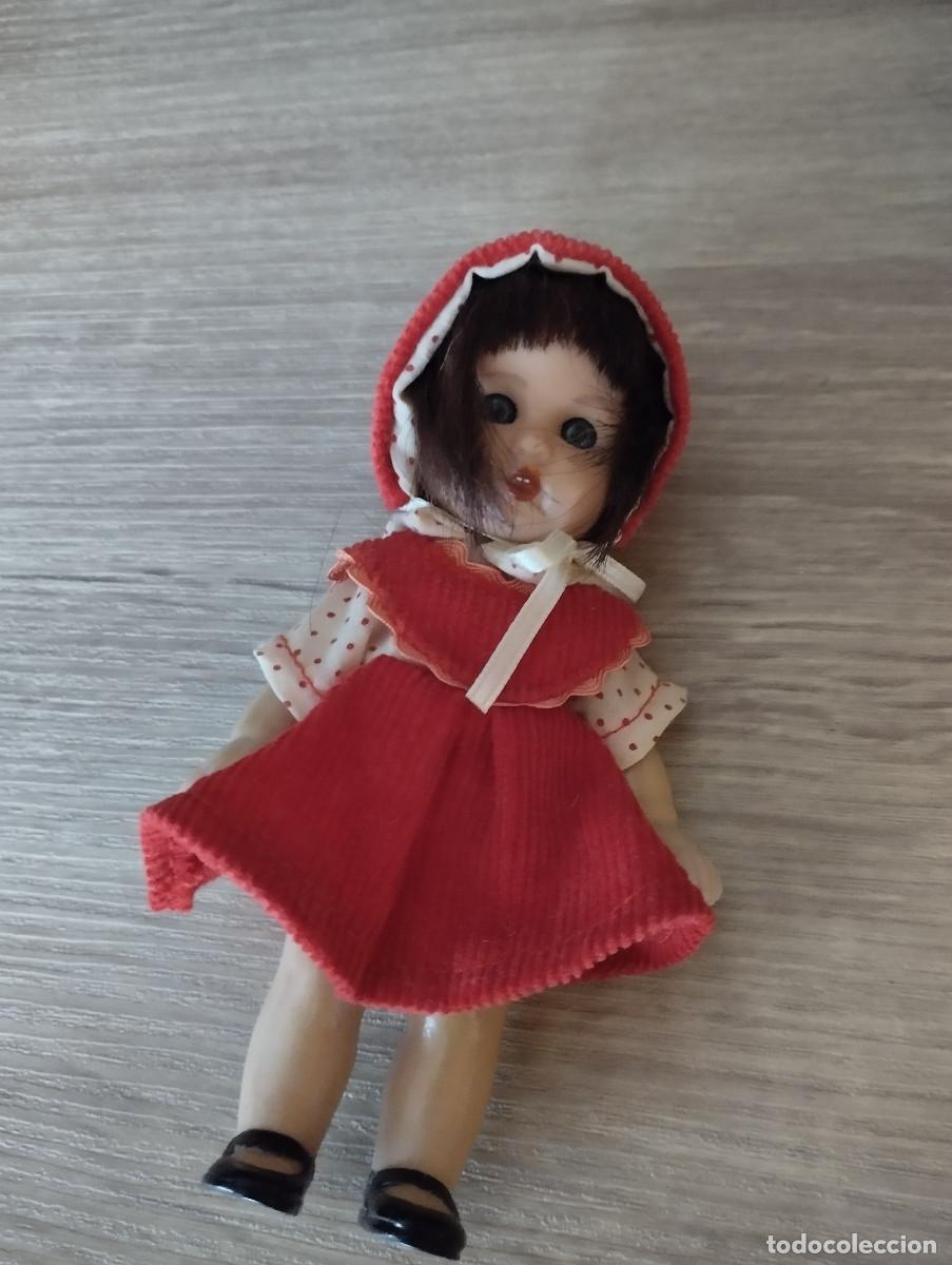 Mu&ntilde;ecas Espa&ntilde;olas Modernas: replica de mariquita perez con vestido de caperucita perez