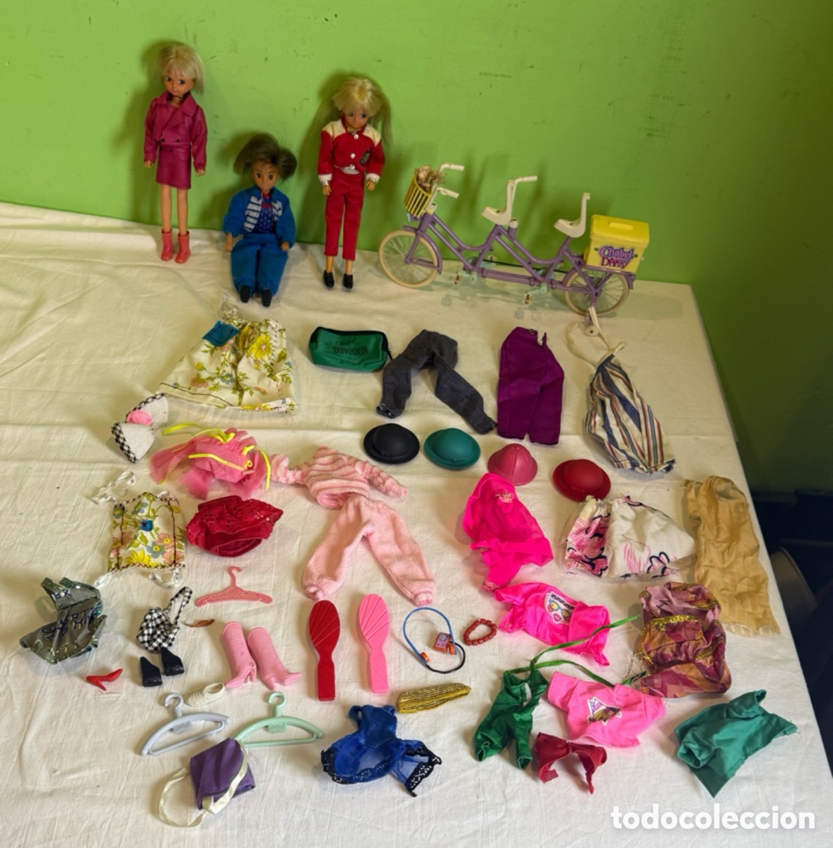 Mu&ntilde;ecas Espa&ntilde;olas Modernas: lote mu&ntilde;ecas Chabel vintage ropa accesorios bicicleta a&ntilde;os 80