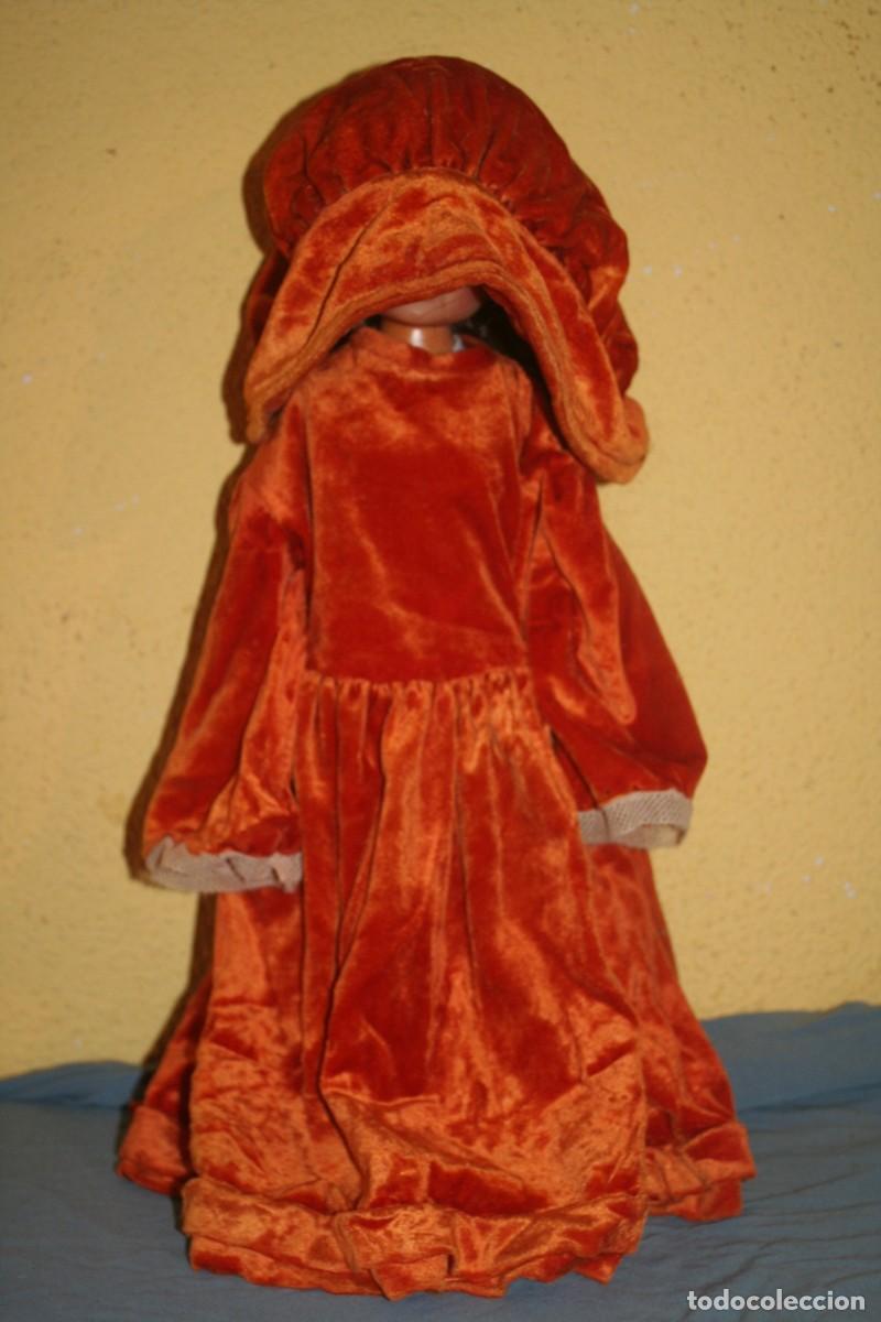 Mu&ntilde;ecas Espa&ntilde;olas Modernas: antiguo vestido tipo terciopelo mu&ntilde;eca antigua SOLO SE VENDE EL VESTIDO