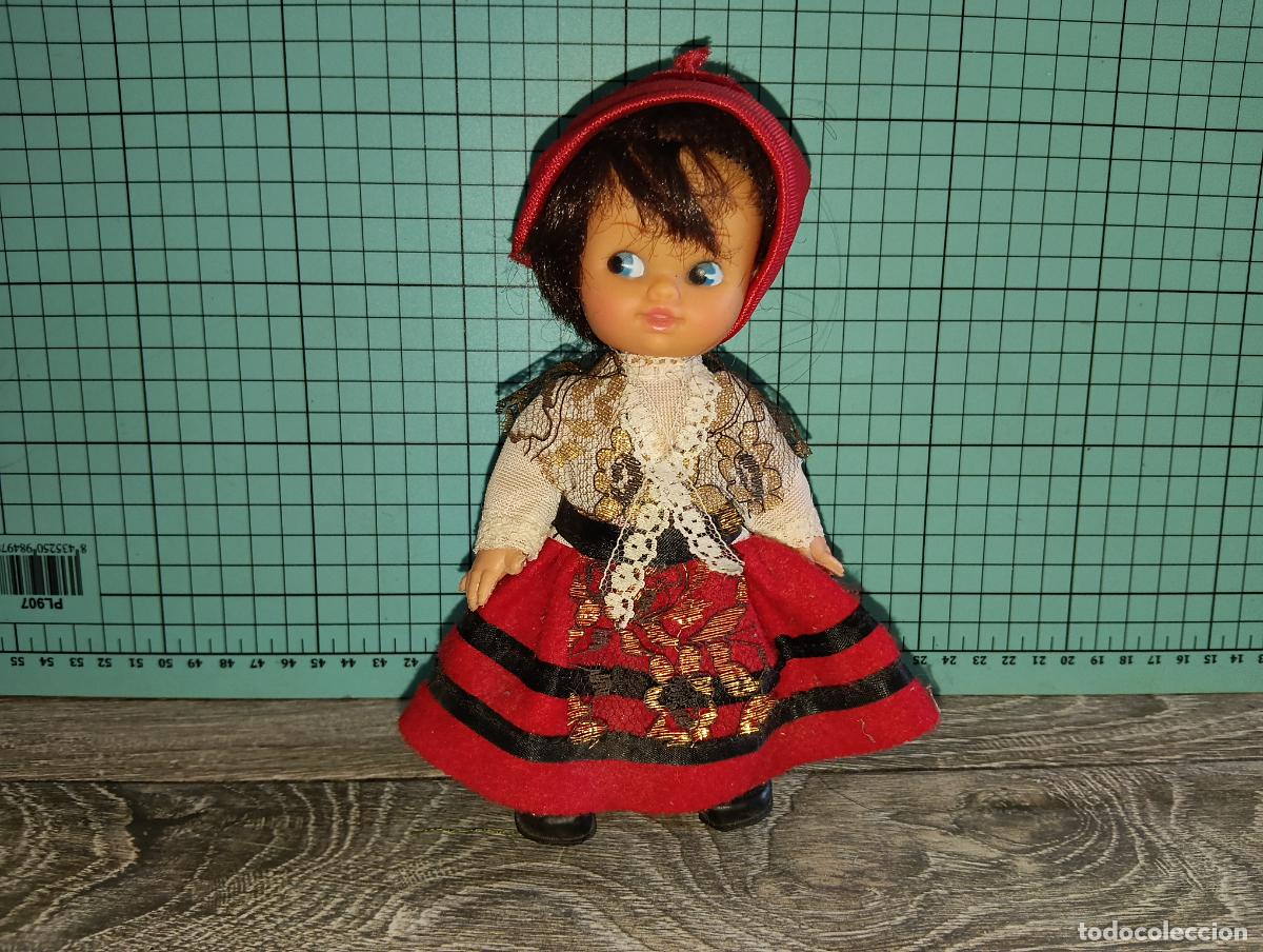 Mu&ntilde;ecas Espa&ntilde;olas Modernas: Bonita mu&ntilde;eca indumentaria folcl&oacute;rica de Palentina Palencia Castilla y Le&oacute;n