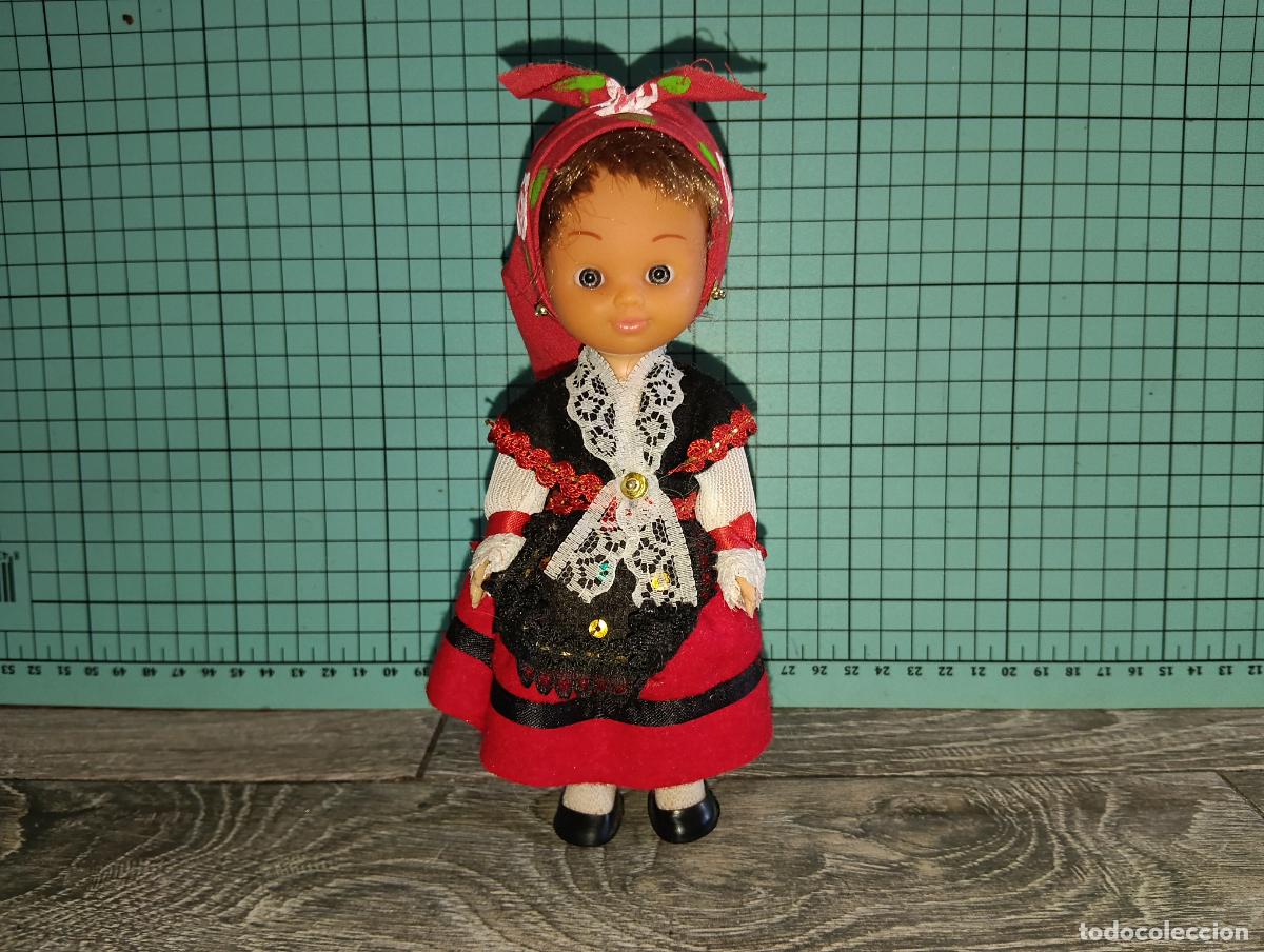 Mu&ntilde;ecas Espa&ntilde;olas Modernas: Bonita mu&ntilde;eca Espa&ntilde;ola traje regional asturiano