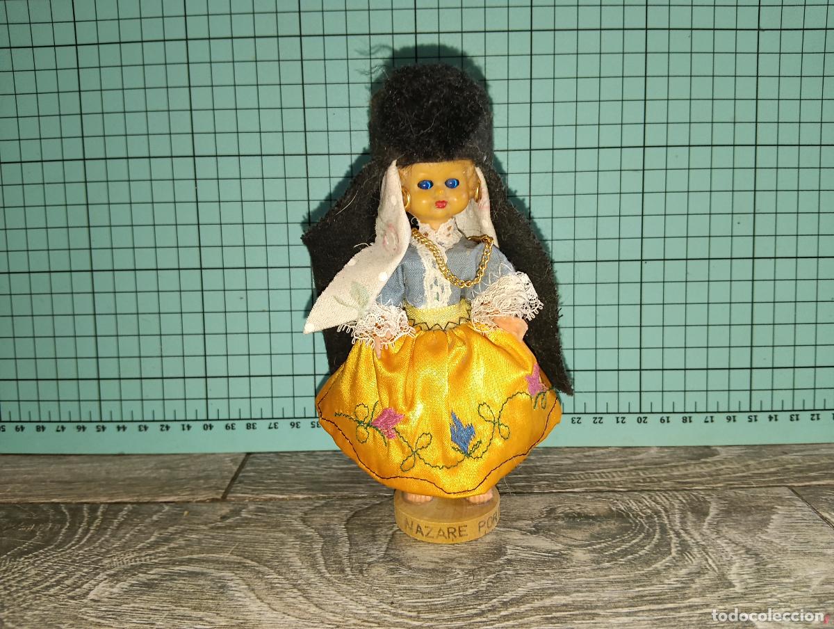 Mu&ntilde;ecas Espa&ntilde;olas Modernas: Antigua mu&ntilde;eca de celuloide con traje t&iacute;pico de Nazar&eacute;