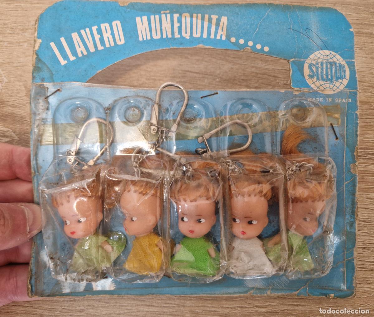 Mu&ntilde;ecas Espa&ntilde;olas Modernas: antiguo blister expositor kiosko tienda venta mini 5 uds mu&ntilde;eca Silqui en llavero pillina 5 cm