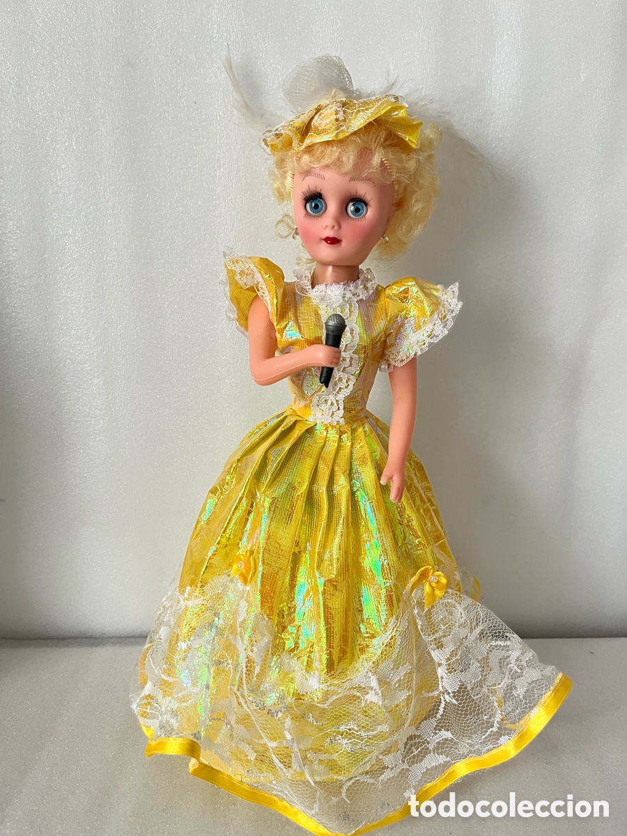 Mu&ntilde;ecas Espa&ntilde;olas Modernas: Mu&ntilde;eca Cantarina Amarilla