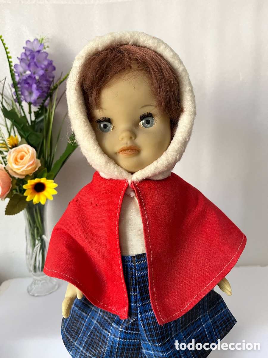 Mu&ntilde;ecas Espa&ntilde;olas Modernas: Mu&ntilde;eca Caperucita 35cm