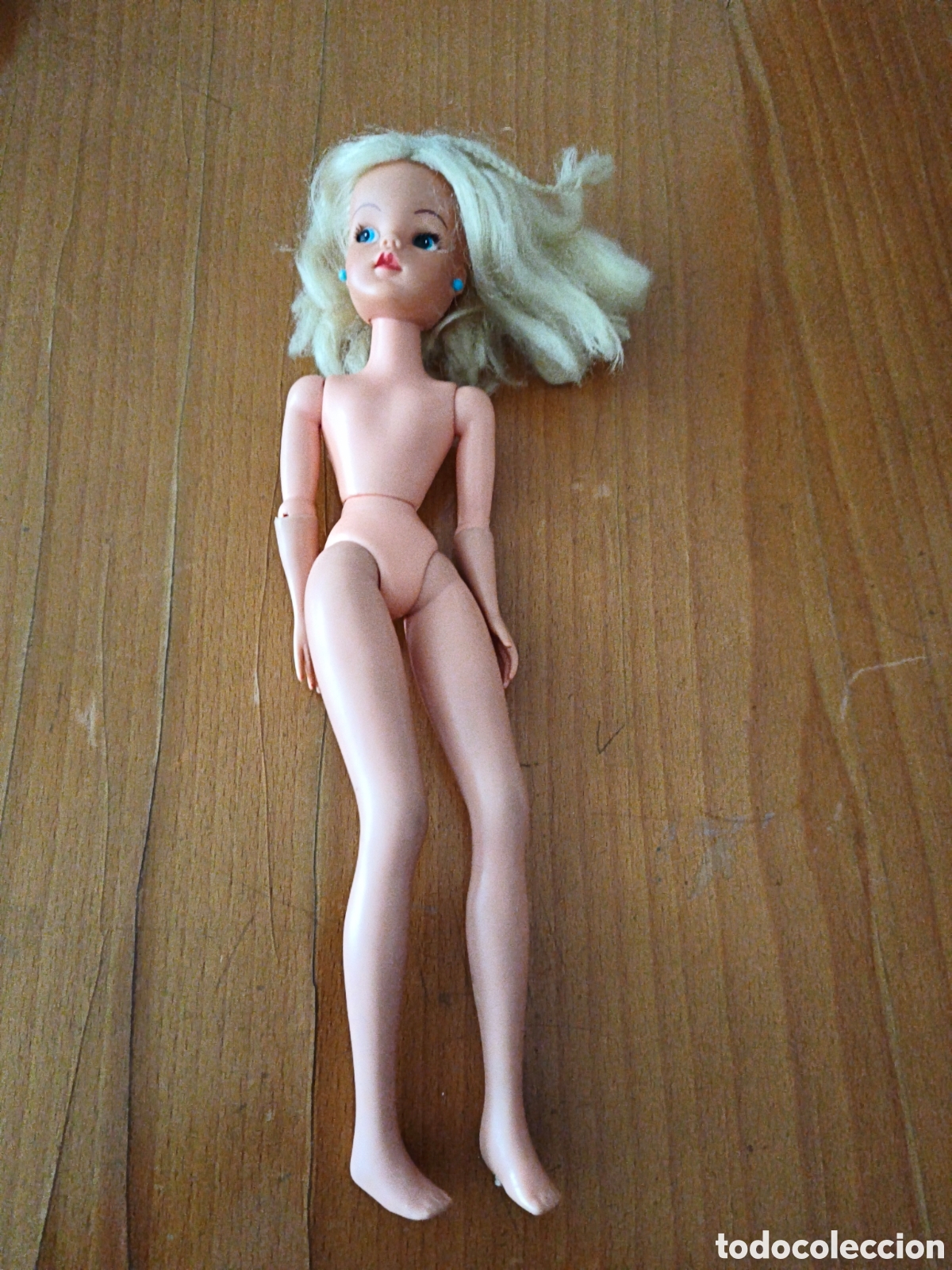 Modern Spanish Dolls: Mu&ntilde;eca Sindy. Pendientes azules