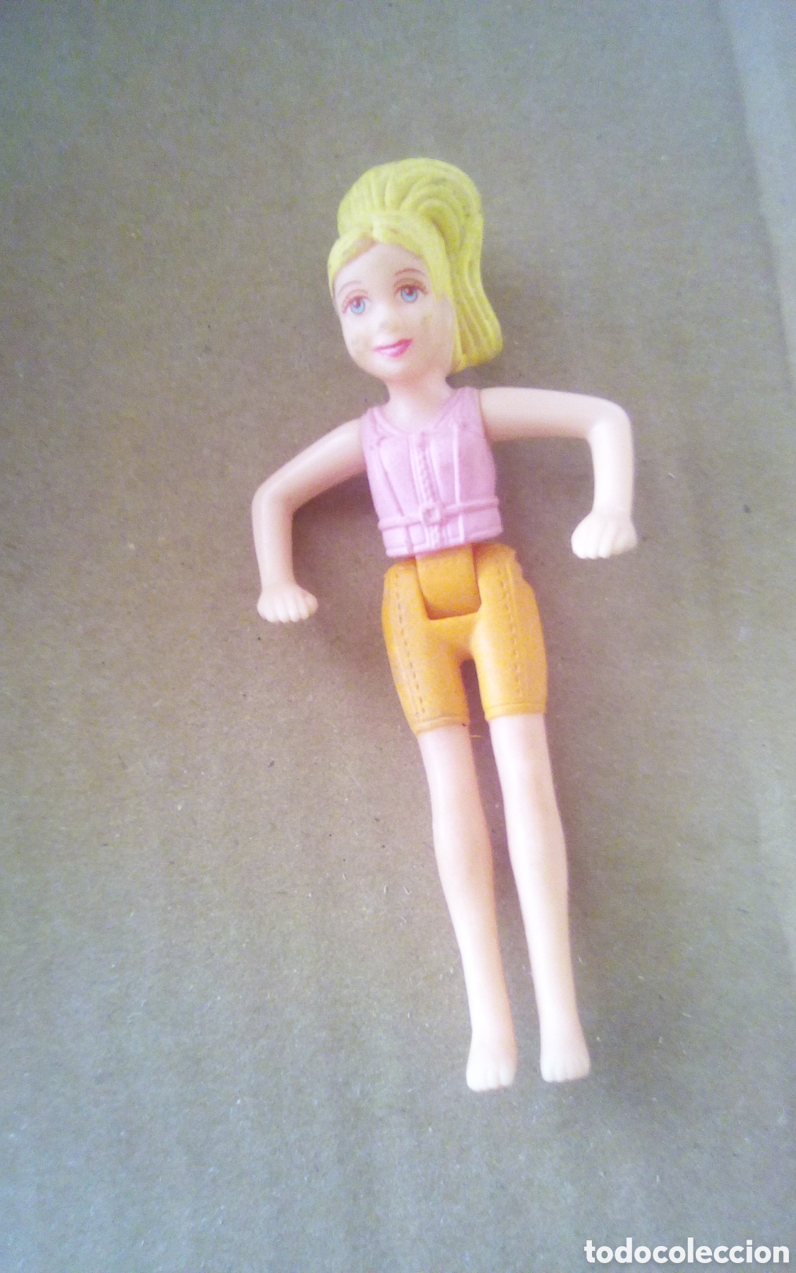 Mu&ntilde;ecas Espa&ntilde;olas Modernas: Polly Pocket. Peque&ntilde;a mu&ntilde;eca tipo Barbie. Mide 10 cm.