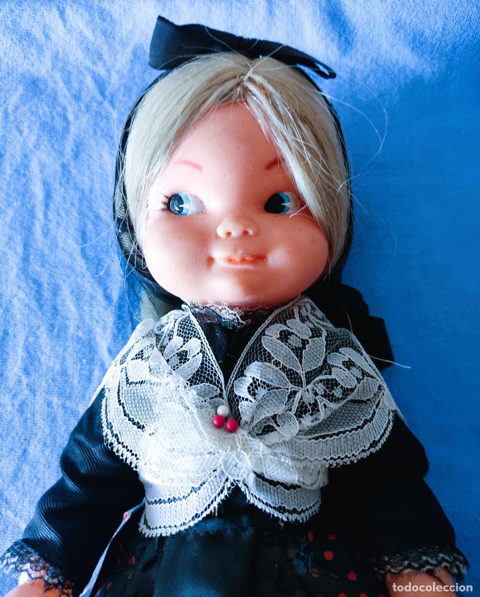 Mu&ntilde;ecas Espa&ntilde;olas Modernas: ANTIGUA MU&Ntilde;ECA VESTIDA CON TRAJE REGIONAL TIPO RAPACI&Ntilde;A O SIMILAR