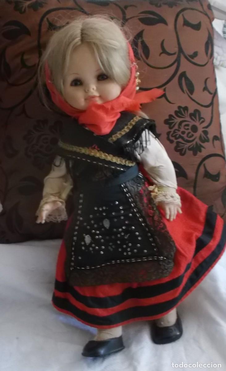 Mu&ntilde;ecas Espa&ntilde;olas Modernas: mu&ntilde;eca con traje regional 45 cm de altura