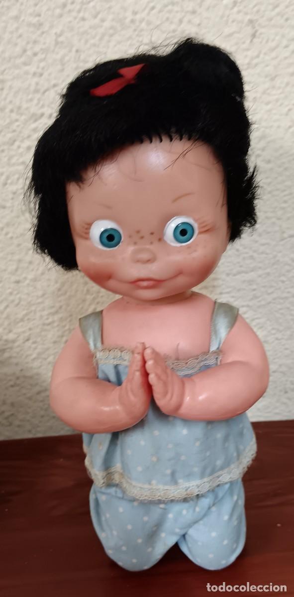 Mu&ntilde;ecas Espa&ntilde;olas Modernas: MU&Ntilde;ECA CLEO REZANDO FAMILIA TELER&Iacute;N A&Ntilde;OS 60 26 CM. ALTURA