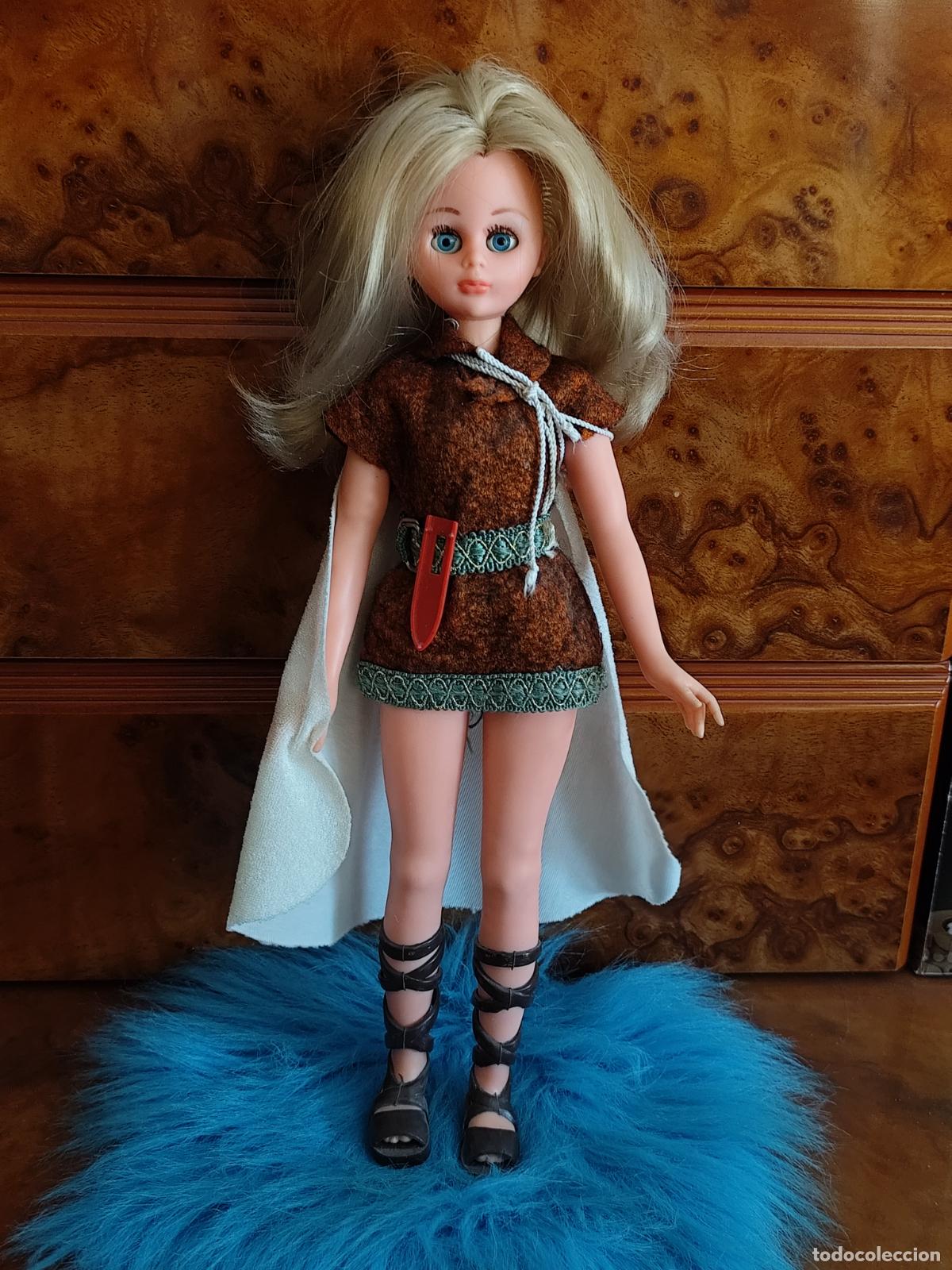 Mu&ntilde;ecas Espa&ntilde;olas Modernas: Mu&ntilde;eca LISSI de GUILLEM y VICEDO - Modelo 1542 Robin Hood o Arquera - a&ntilde;os 70.