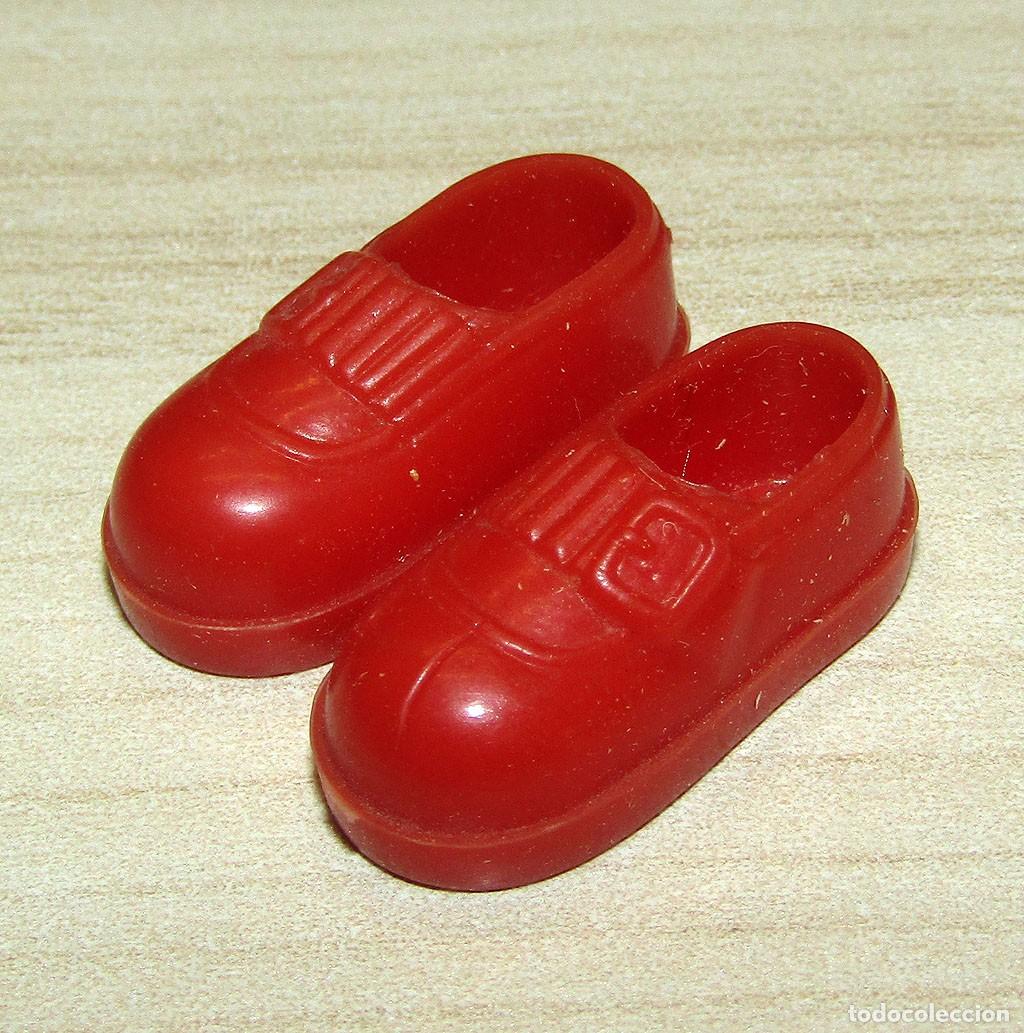 Mu&ntilde;ecas Espa&ntilde;olas Modernas: ANTIGUO PAR DE ZAPATOS ROJOS DE LA MU&Ntilde;ECA CHABEL DE FEBER